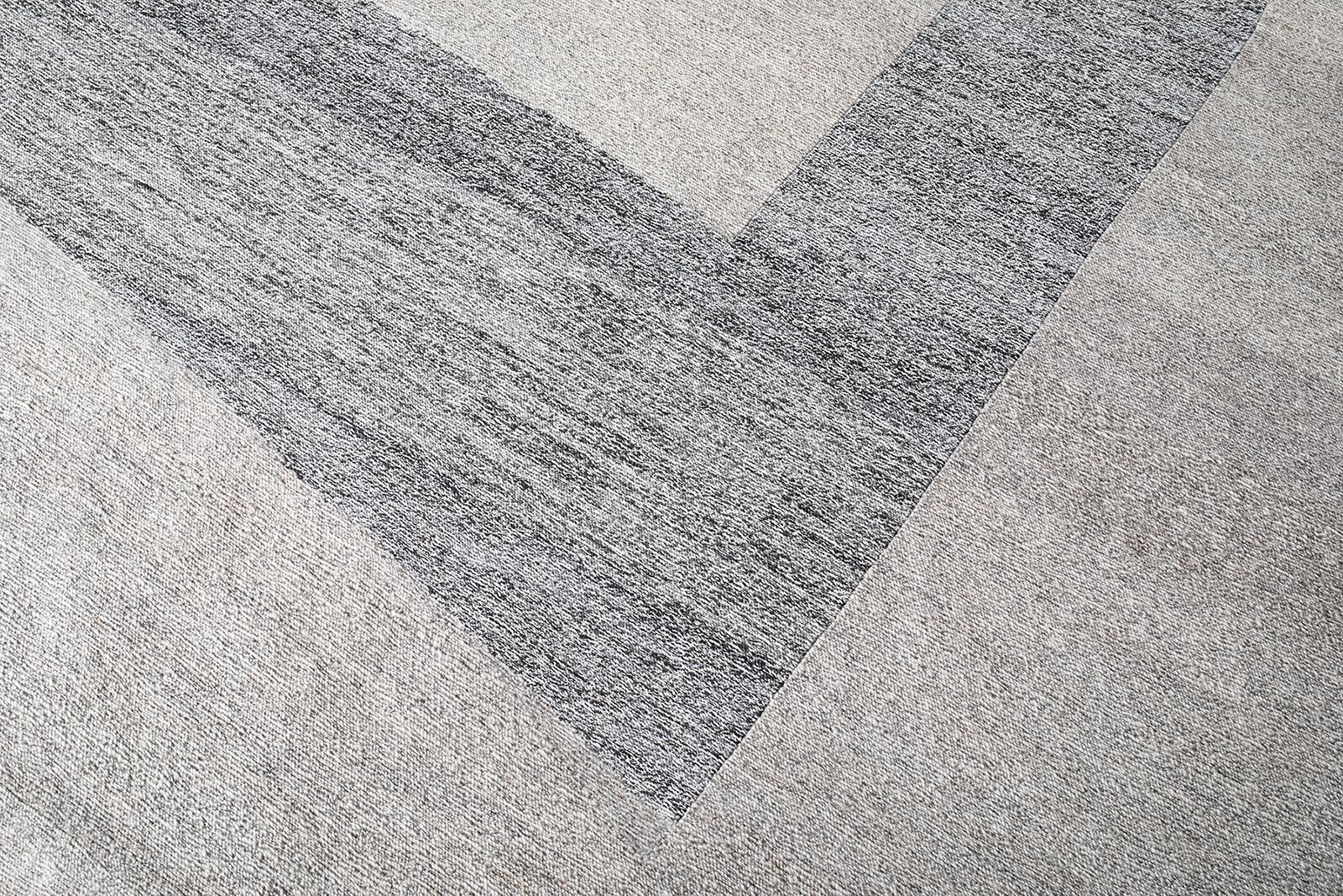Hand-Woven Contemporary Minimalist Flatweave Rug For Sale