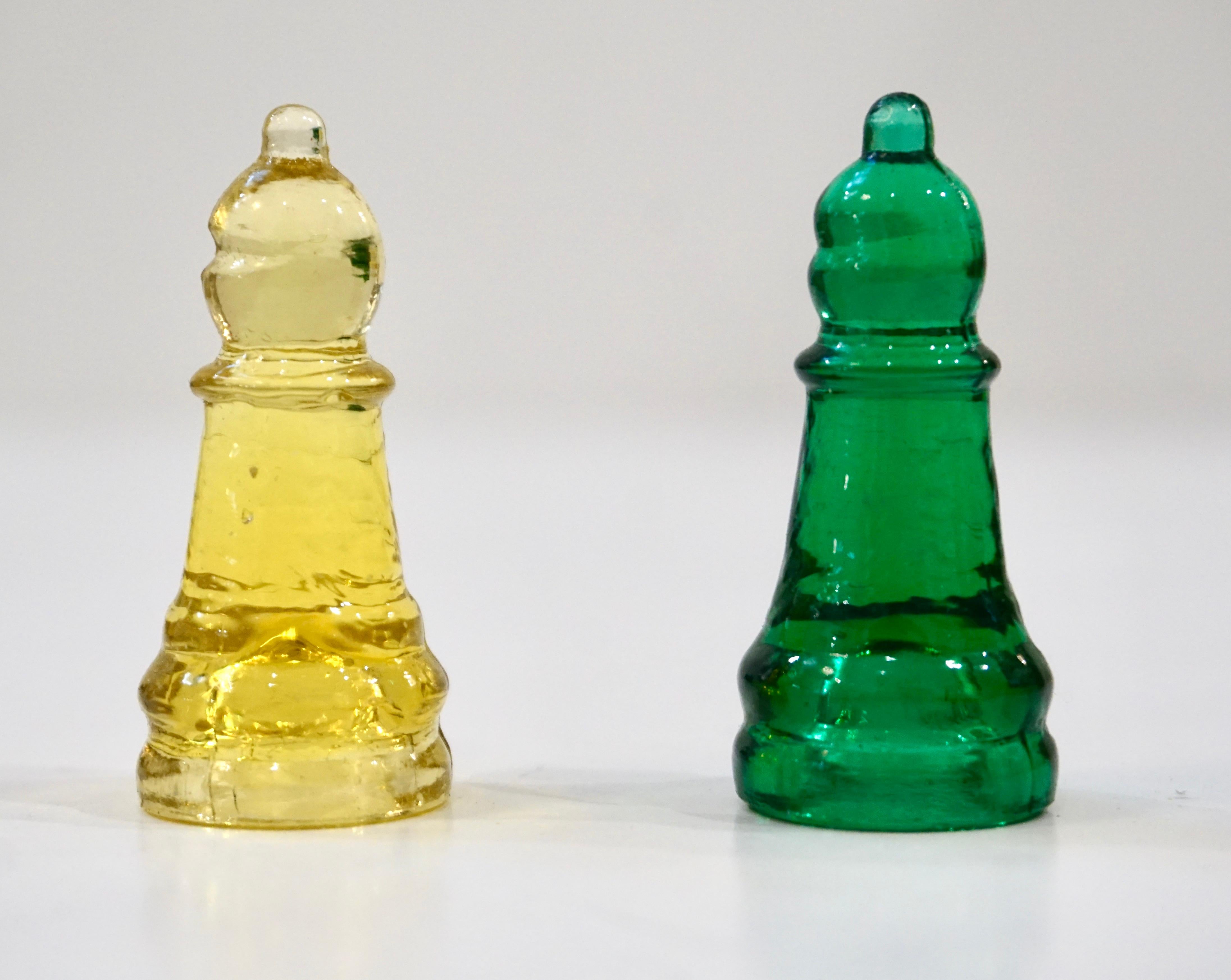 Contemporary Minimalist Green & Yellow Murano Glass Chess Set on Mirrored Board 1