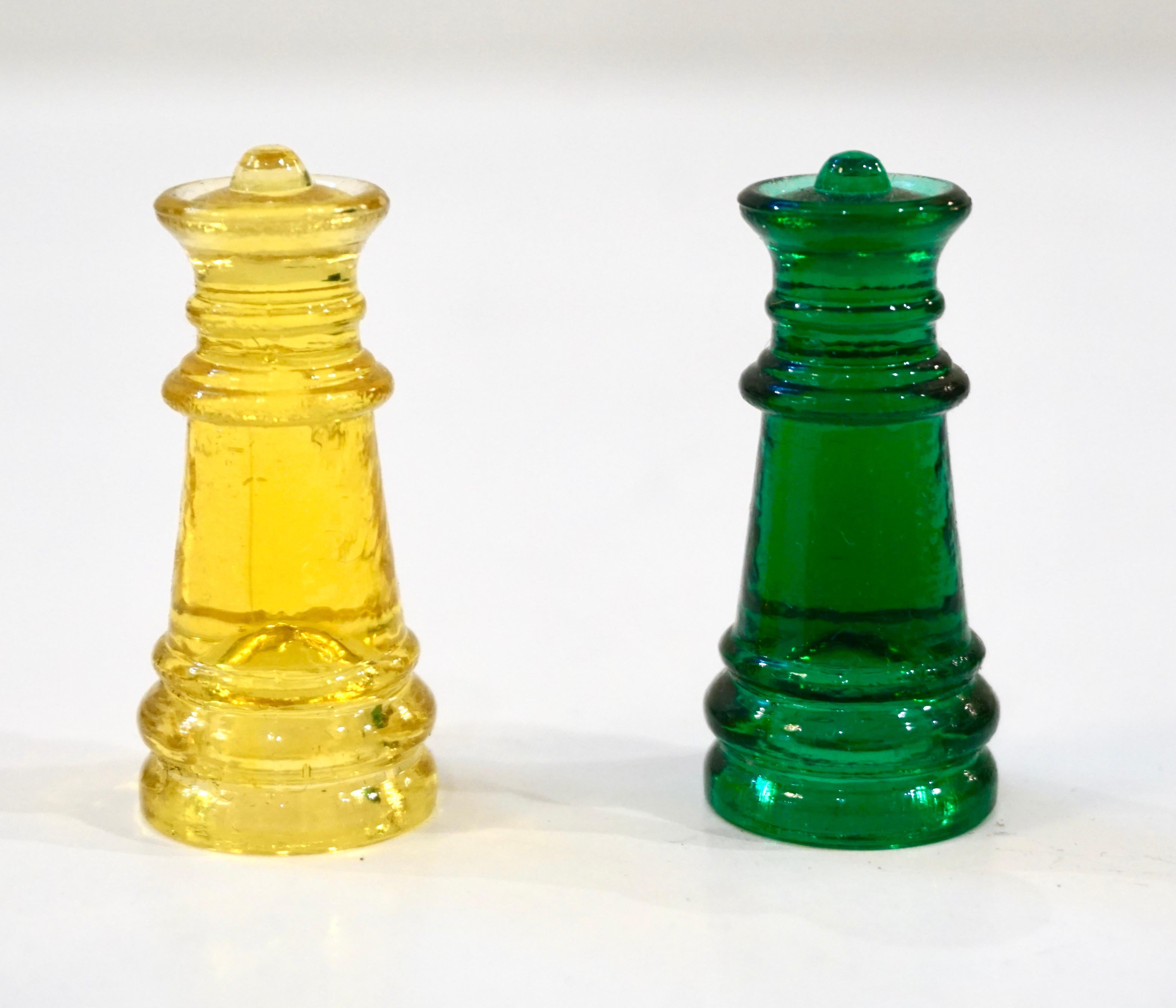 Contemporary Minimalist Green & Yellow Murano Glass Chess Set on Mirrored Board 2