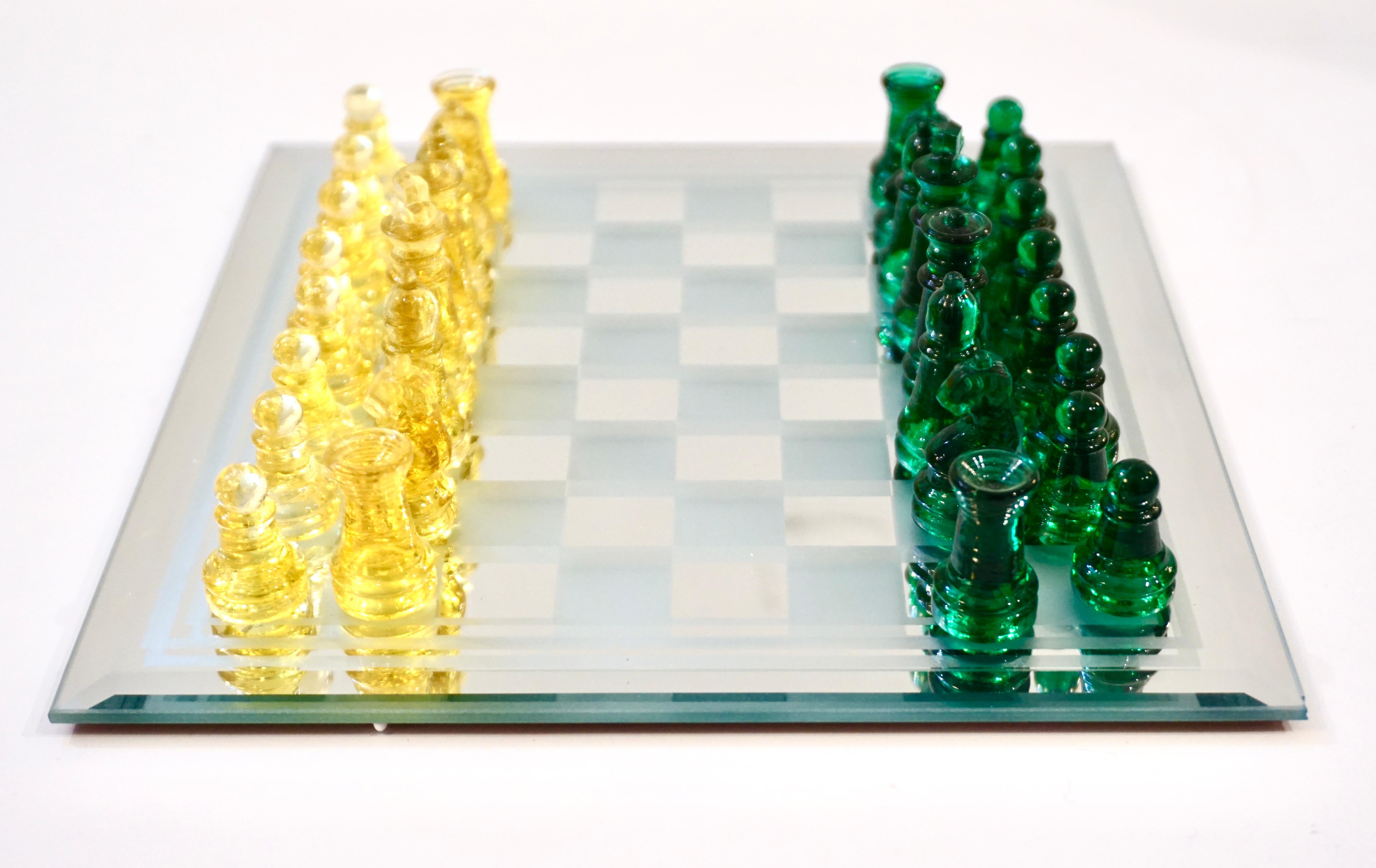 Contemporary Minimalist Green & Yellow Murano Glass Chess Set on Mirrored Board 4