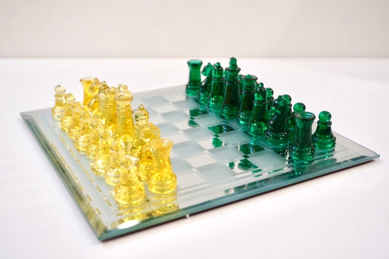 Contemporary Minimalist Green and Yellow Murano Glass Chess Set on