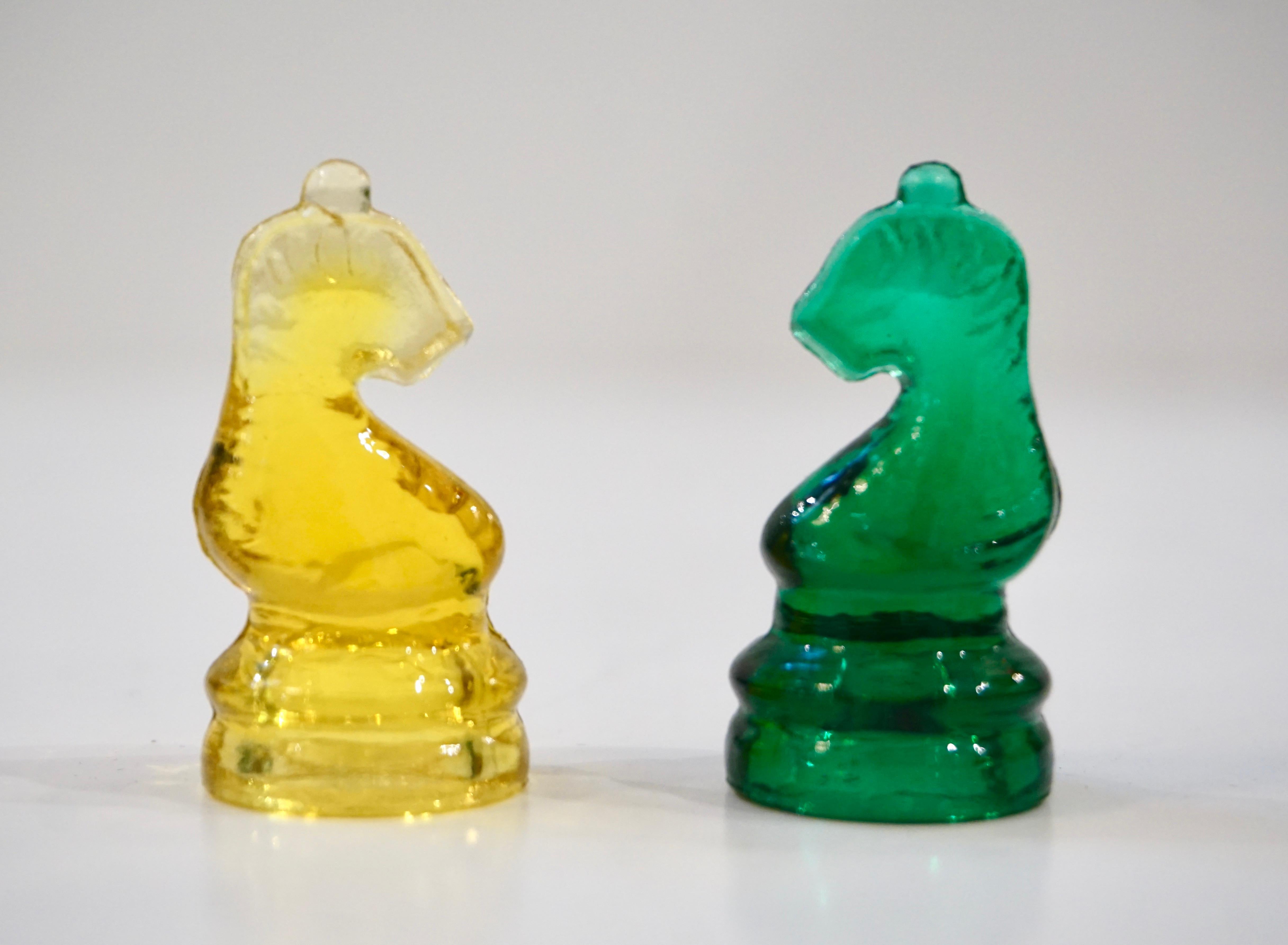 Beveled Contemporary Minimalist Green & Yellow Murano Glass Chess Set on Mirrored Board