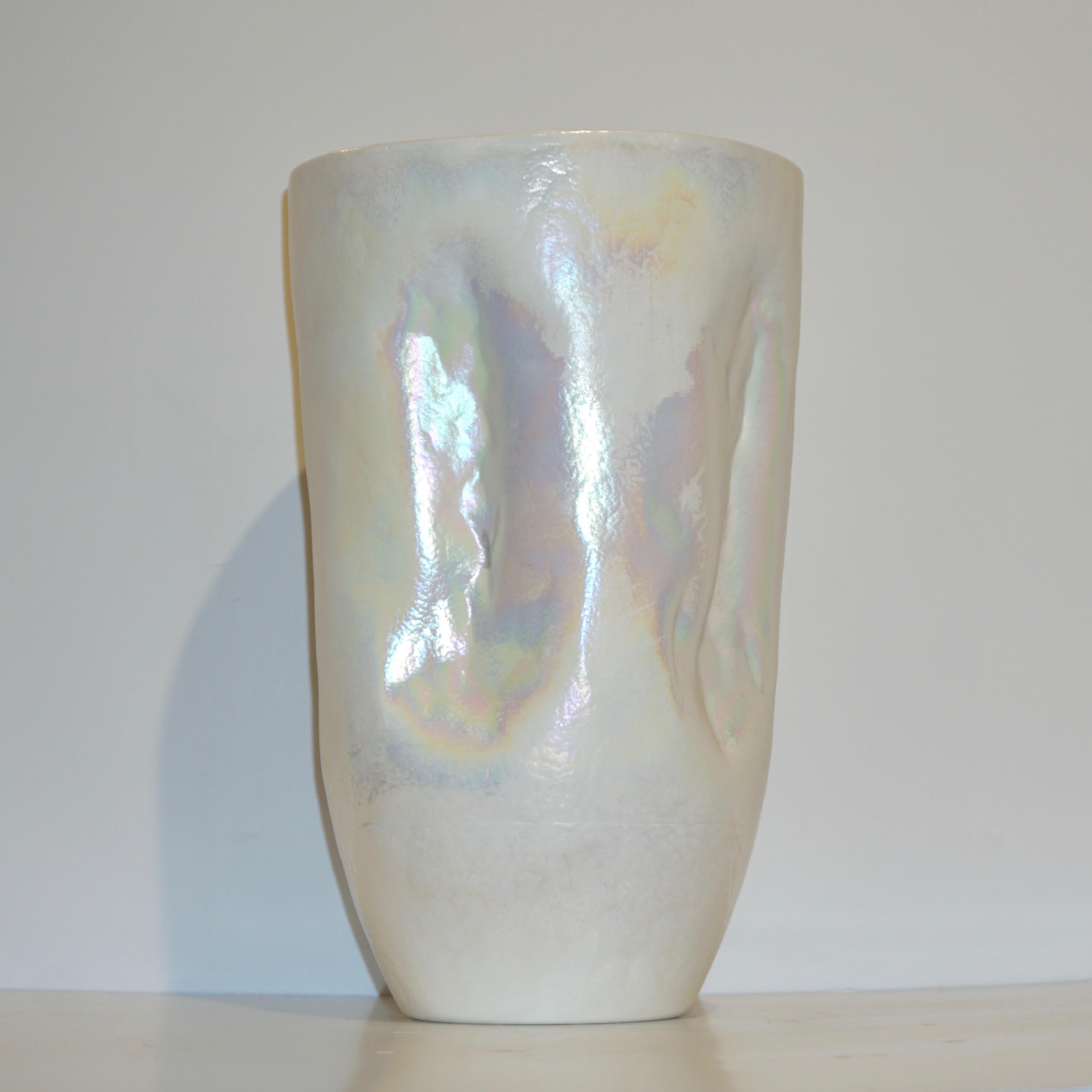 Contemporary Minimalist Iridiscent Pearl White Murano Glass Pair of Modern Vases In New Condition In New York, NY