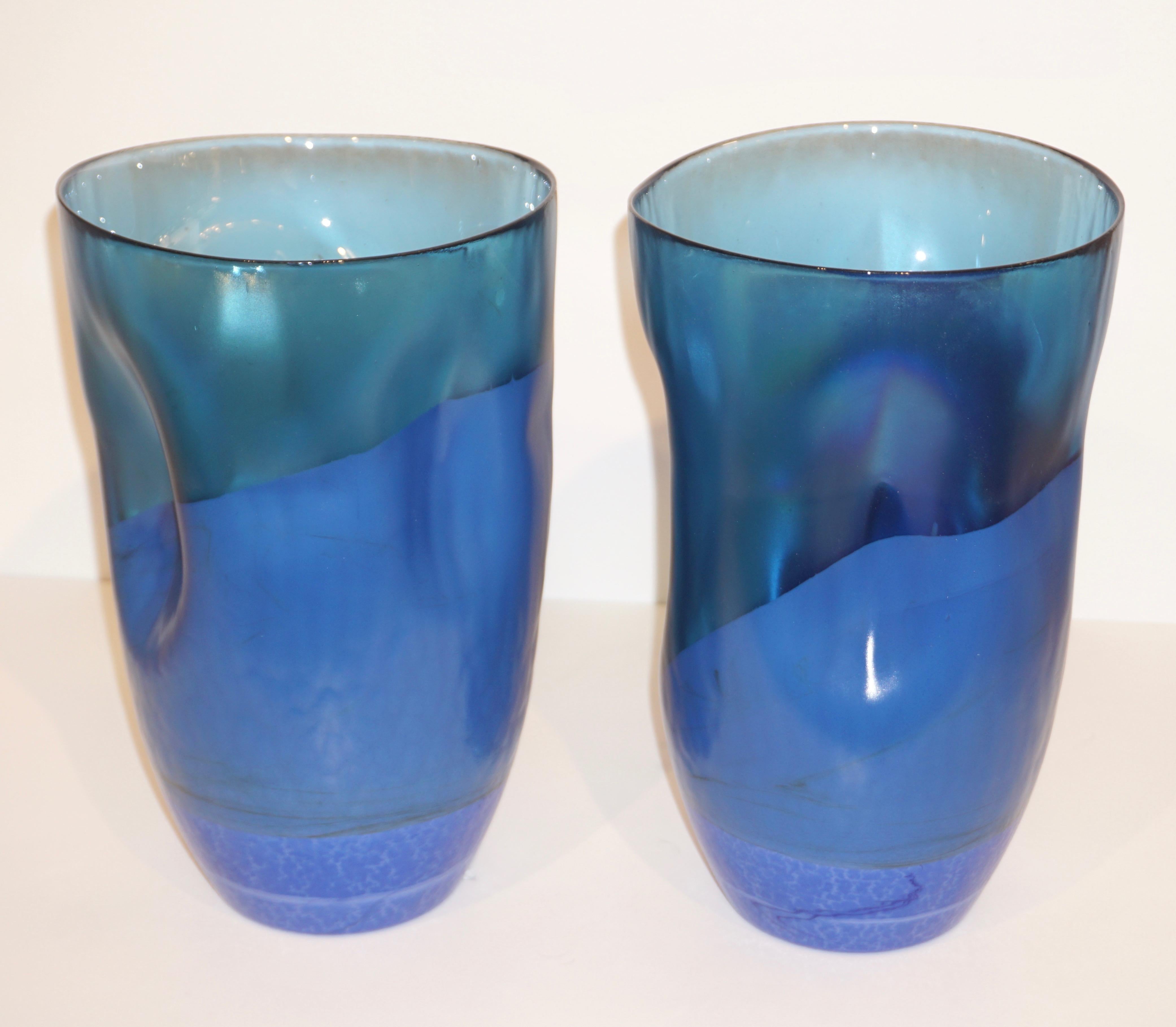 Contemporary Minimalist Iridiscent Royal Blue Murano Glass Pair of Modern Vases For Sale 4