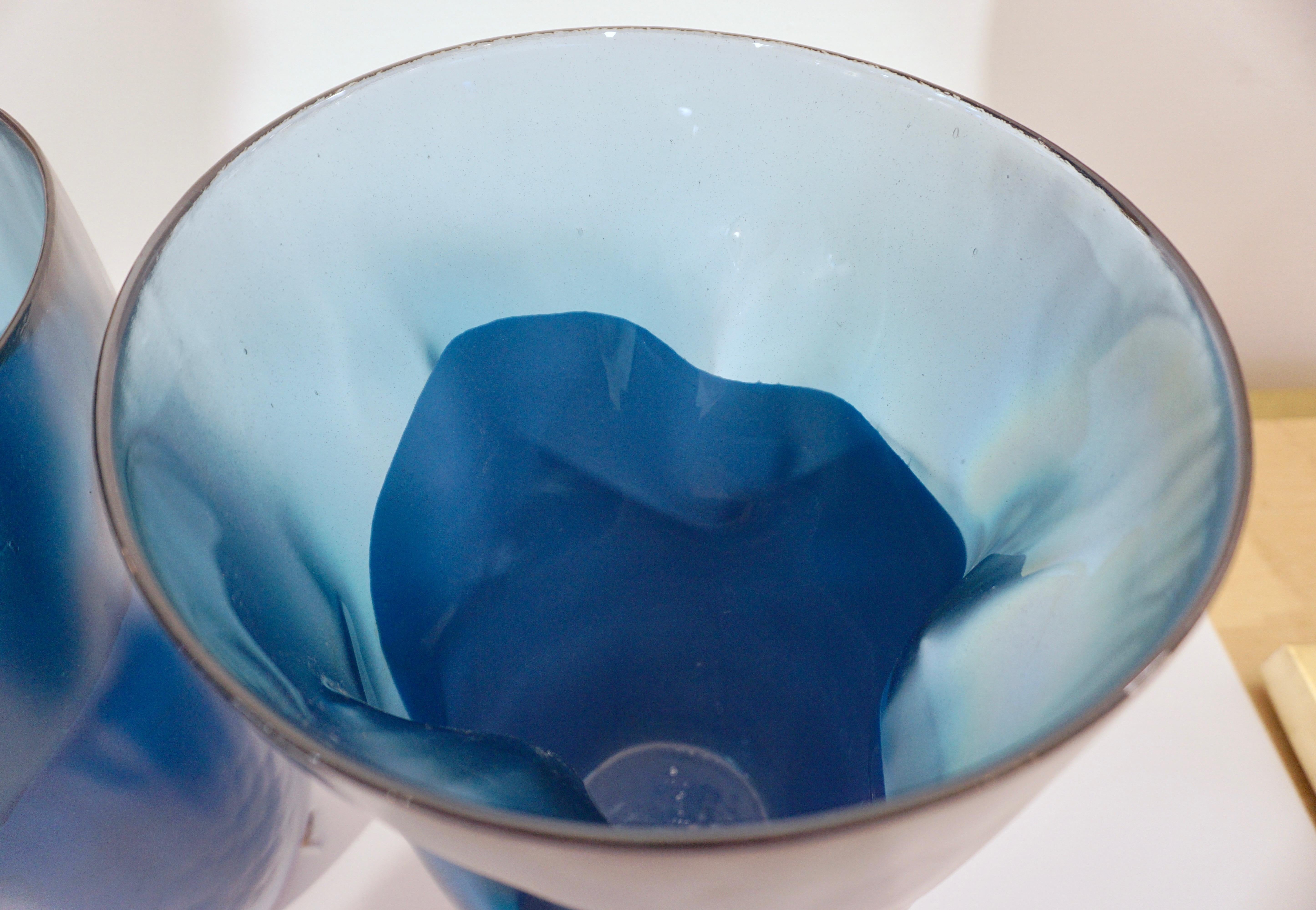Italian Contemporary Minimalist Iridiscent Royal Blue Murano Glass Pair of Modern Vases For Sale