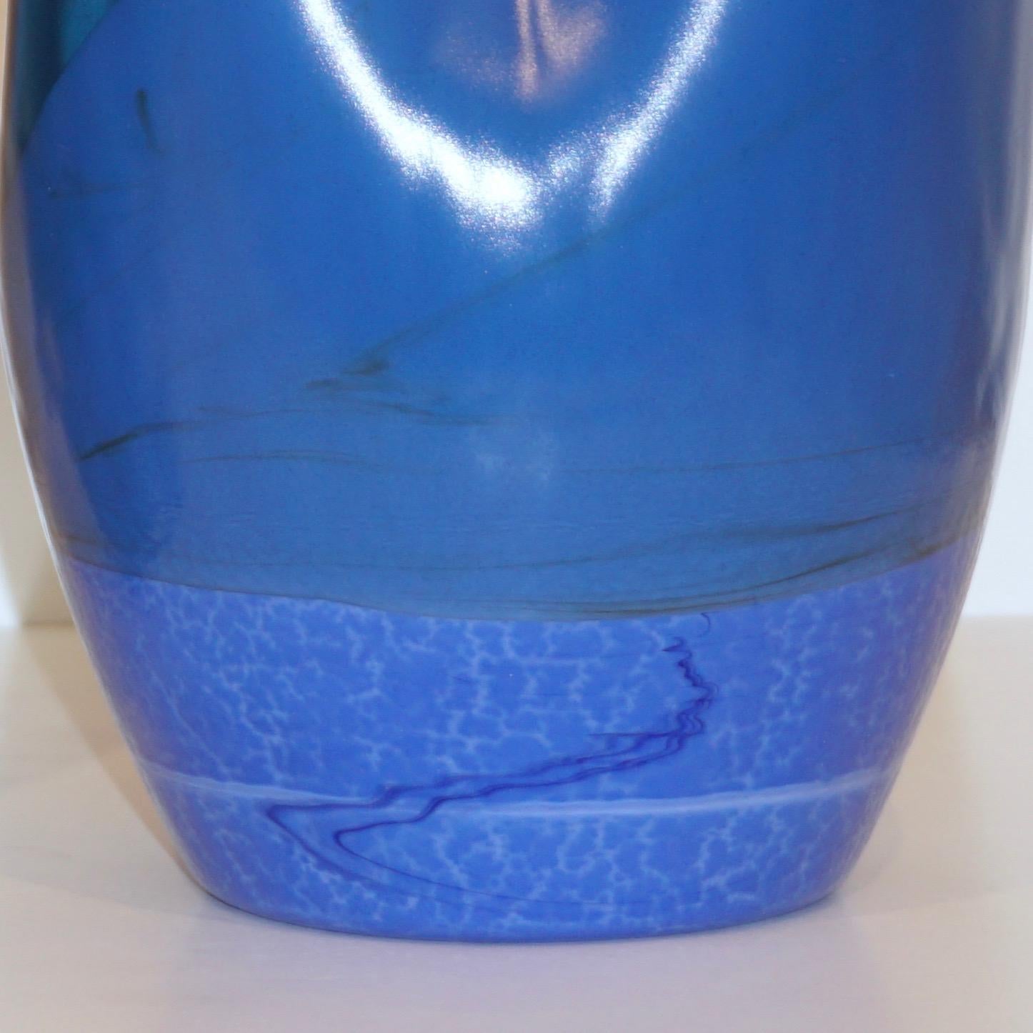 Contemporary Minimalist Iridiscent Royal Blue Murano Glass Pair of Modern Vases In New Condition For Sale In New York, NY