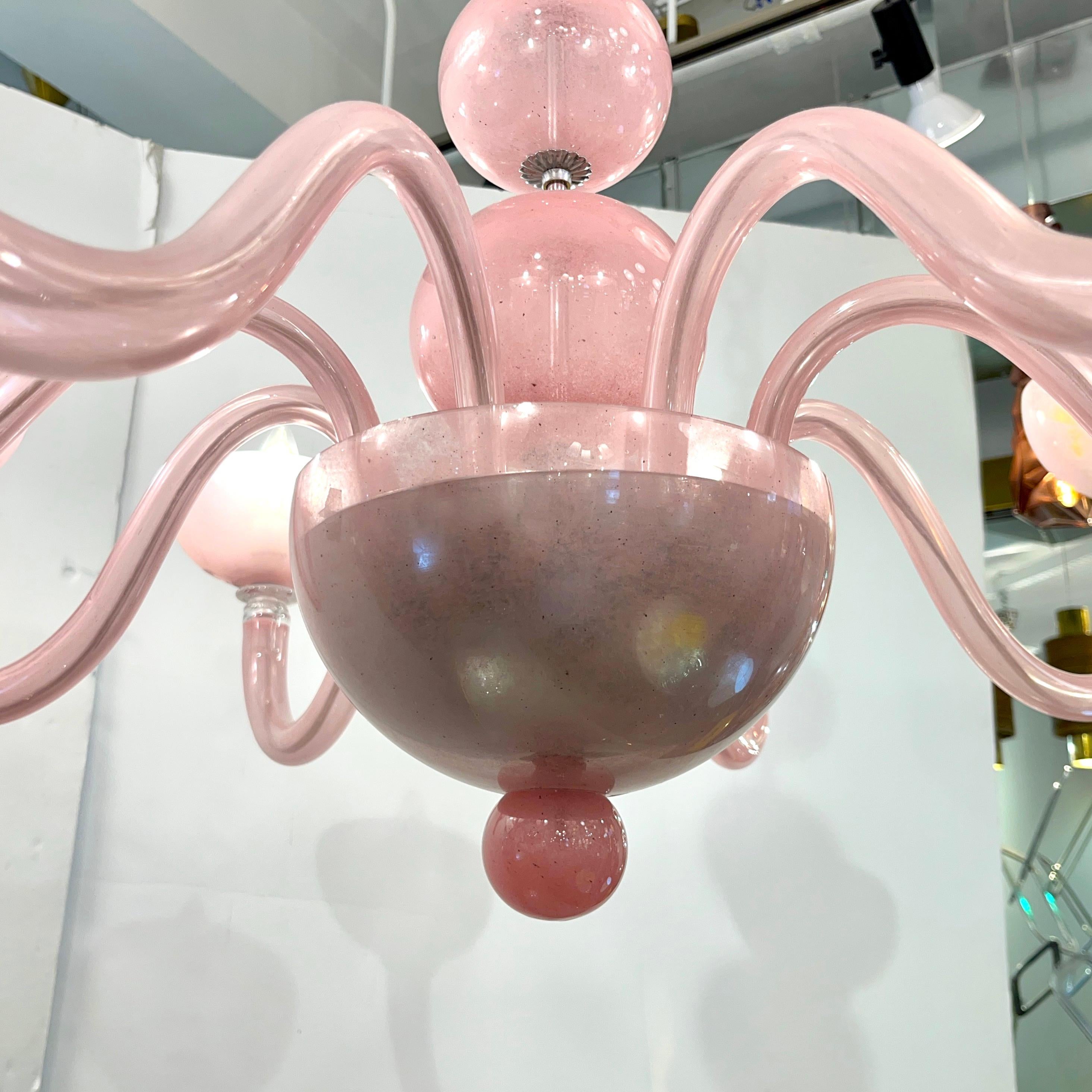 Contemporary Minimalist Italian 8-Arm Pink Murano Glass Modern Nickel Chandelier (Organische Moderne) im Angebot