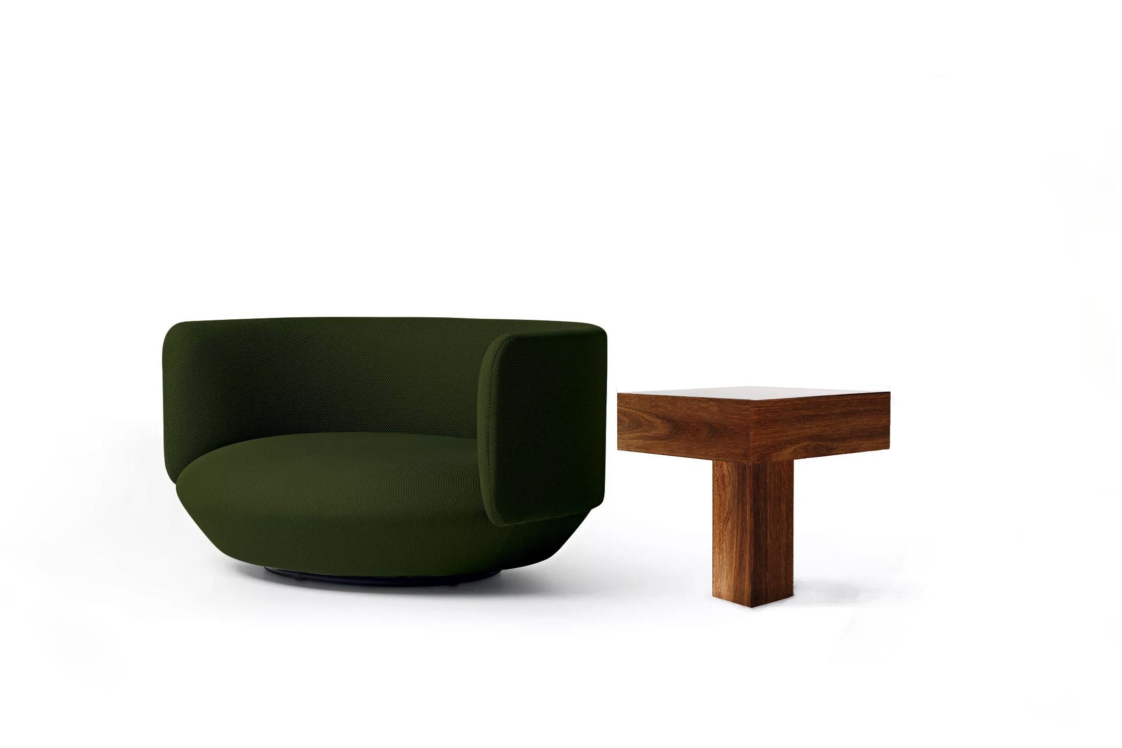 Table d'appoint contemporaine minimaliste « Tee » en bois brésilien Neuf - En vente à Sao Paulo, SP