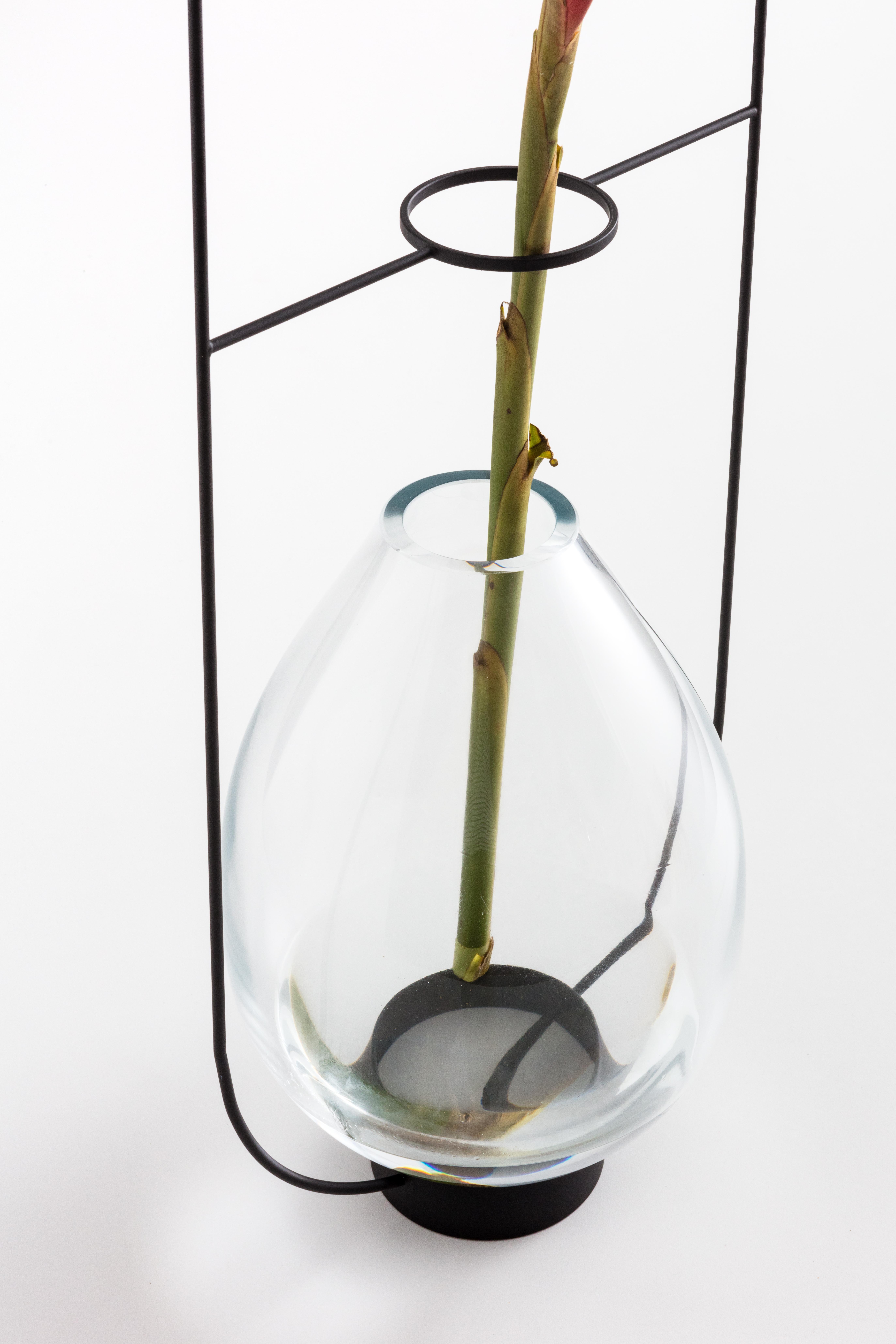 Style international Vase solitaire contemporain minimaliste en acier et verre ELO G en vente