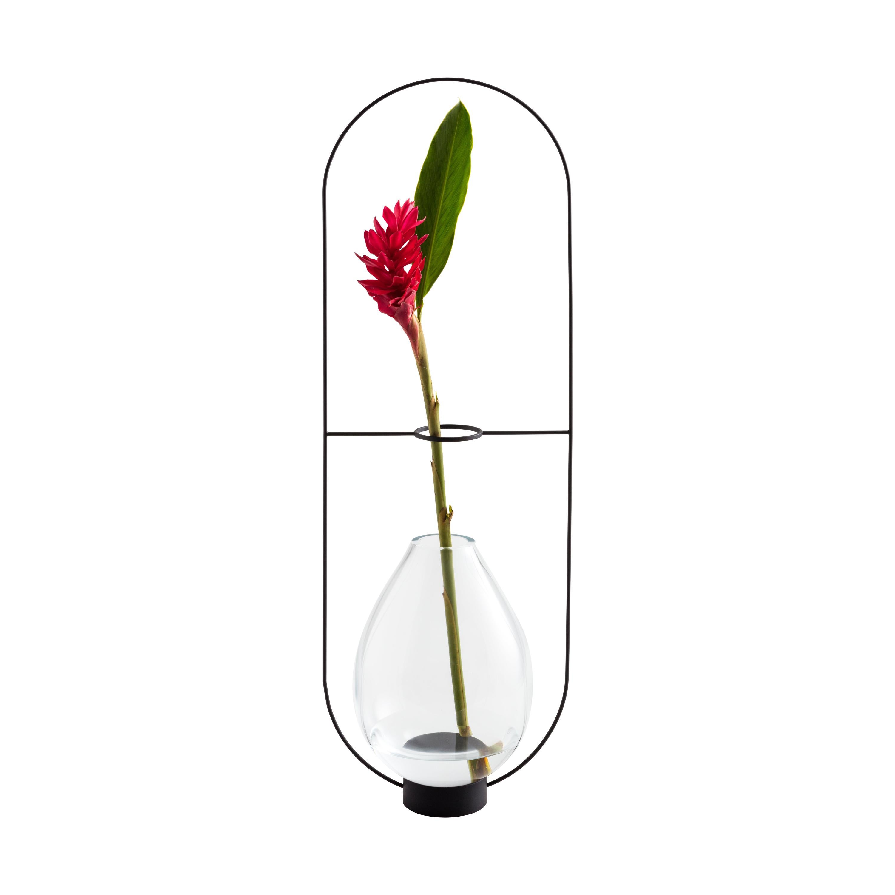 Zeitgenössische minimalistische Solitärvase aus Stahl und Glas ELO G im Angebot