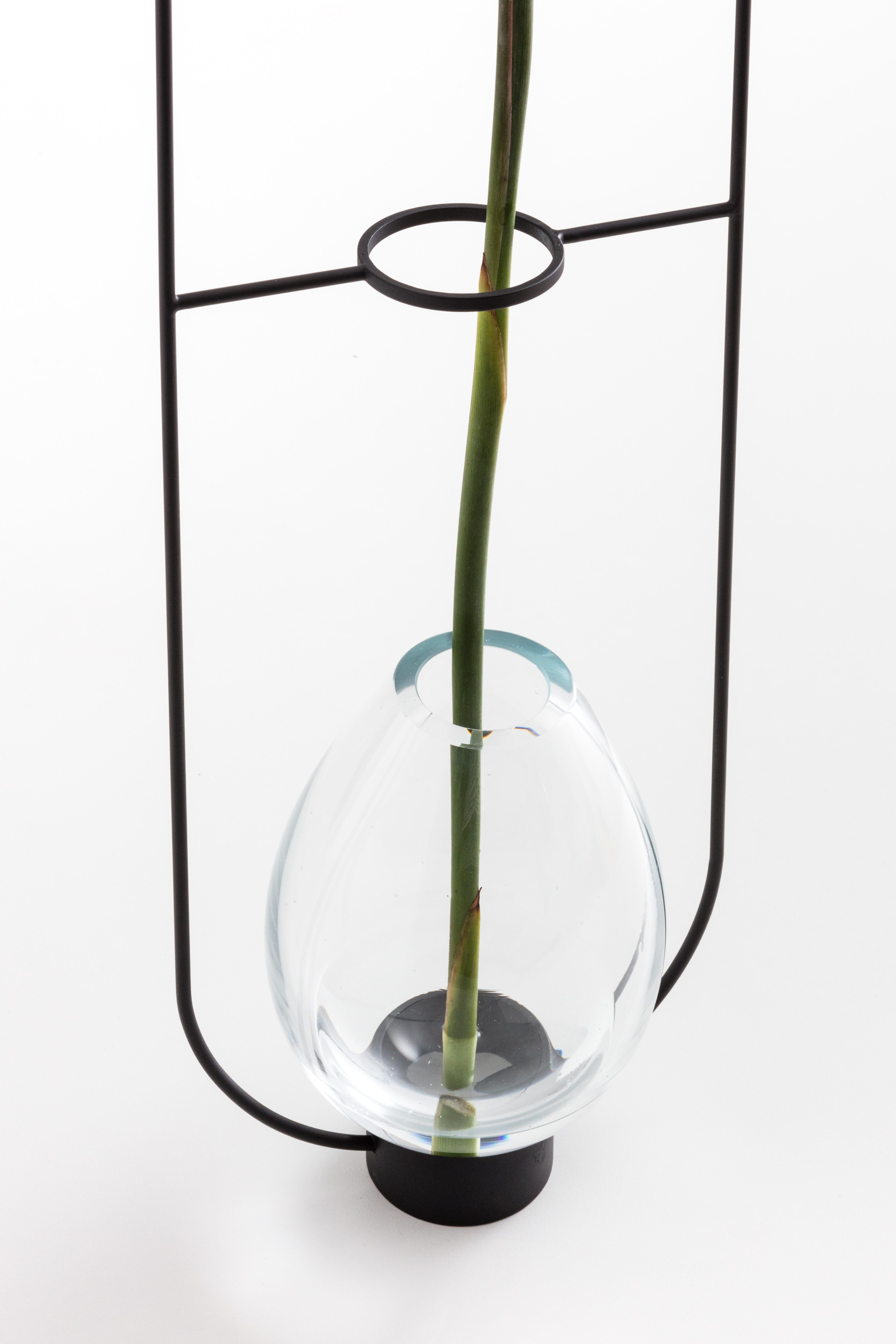 Zeitgenössische minimalistische Solitärvase aus Stahl und Glas ELO Medium im Zustand „Neu“ im Angebot in Sao Paulo, SP