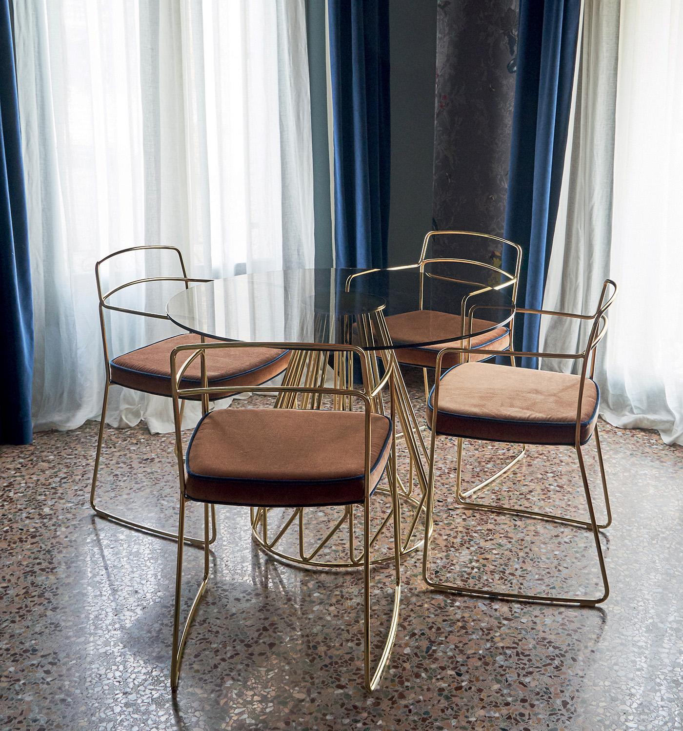 italien Table contemporaine minimaliste dorée, vert Calacatta, fabriquée en Italie par LapiegaWD en vente