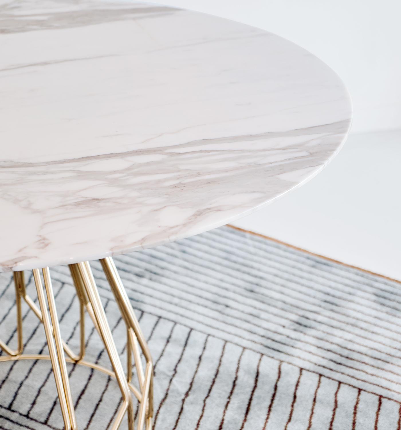 Table contemporaine minimaliste dorée, vert Calacatta, fabriquée en Italie par LapiegaWD Neuf - En vente à Verona, IT