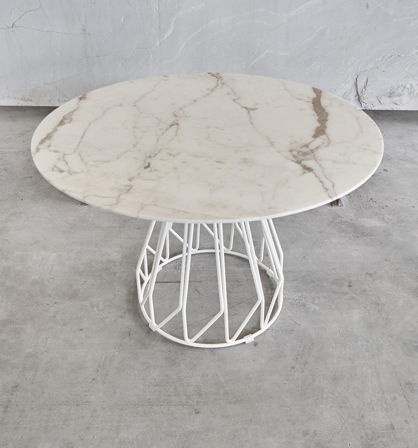 Acier Table contemporaine minimaliste dorée, vert Calacatta, fabriquée en Italie par LapiegaWD en vente