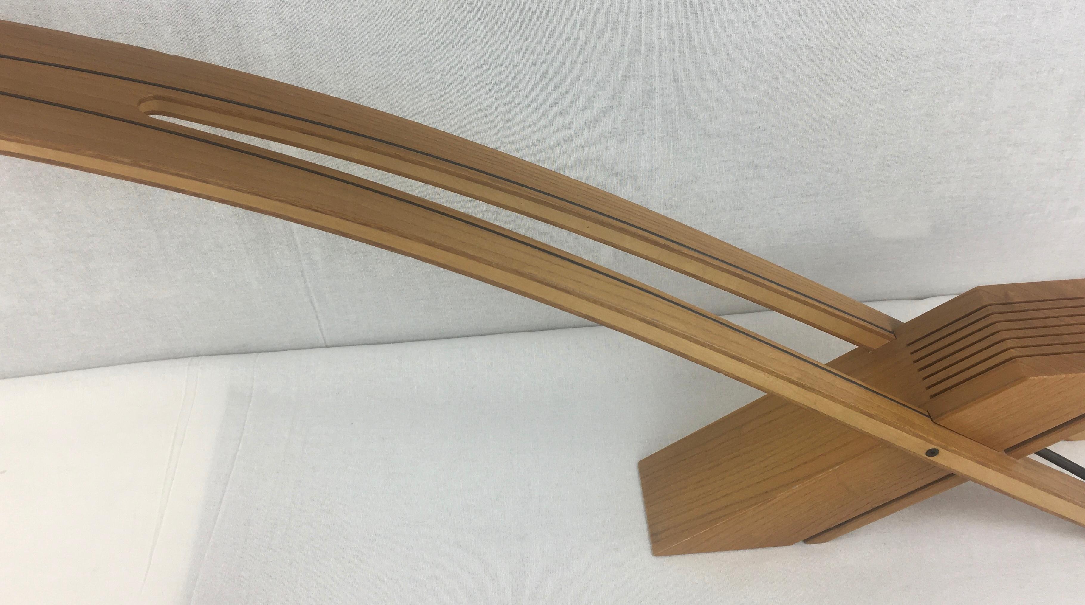 Lámpara de mesa moderna orgánica contemporánea Base de madera de roble Firmada Francés en venta