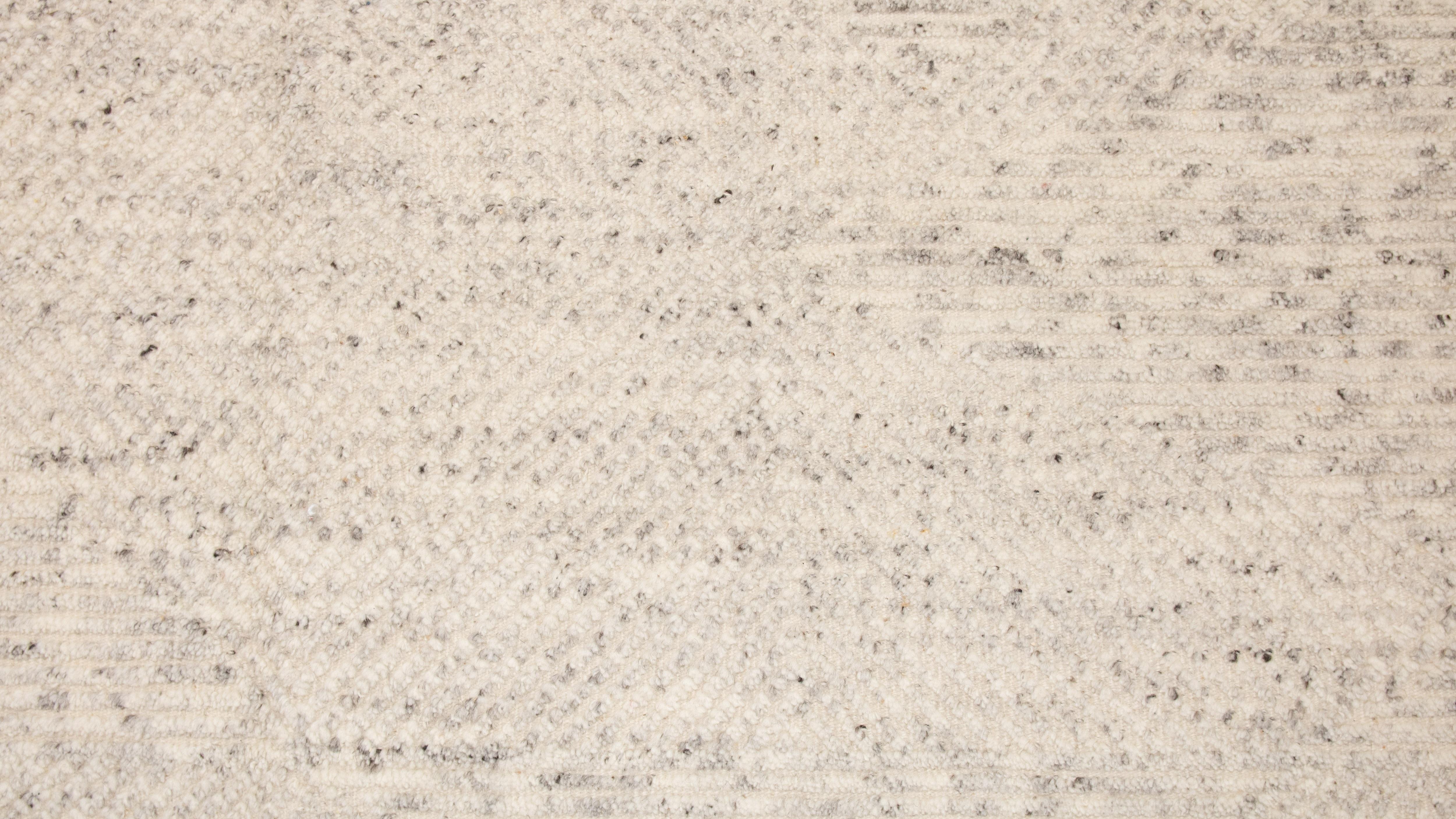 Contemporary Minimalist Textured Hand-Knotted Cream Beige Wool Rug In New Condition For Sale In New York, NY