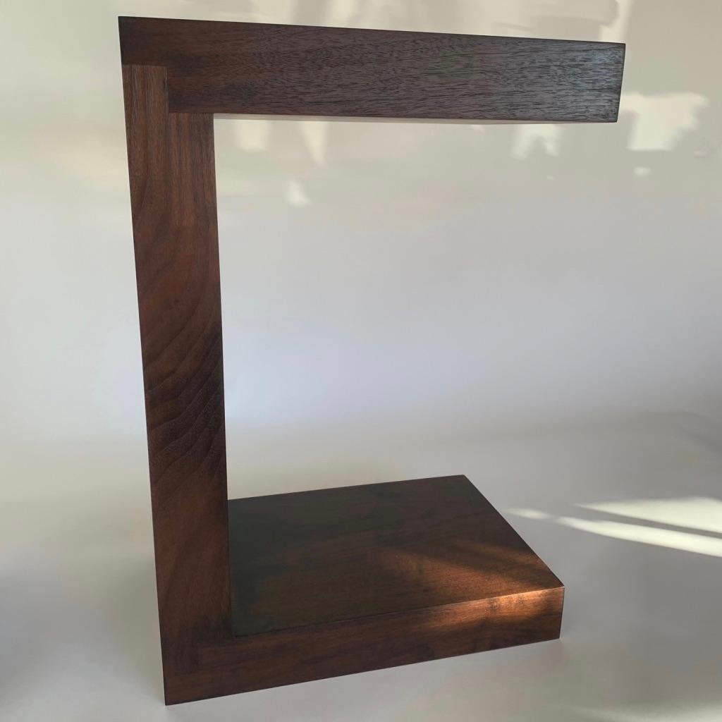 Juego de 2 mesas auxiliares contemporáneas minimalistas de nogal by Scott Gordon Minimalista en venta