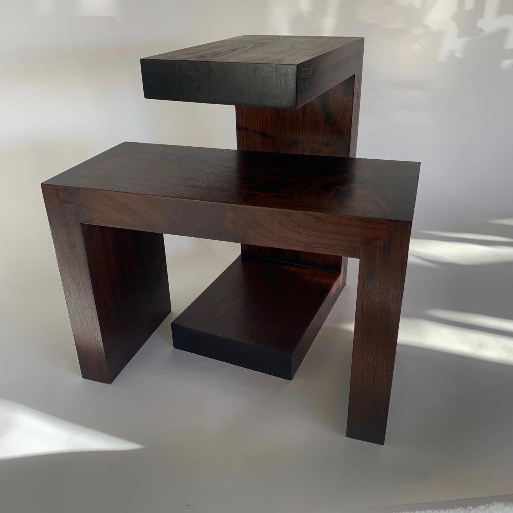 Travail du bois Ensemble de 2 tables d'appoint contemporaines minimalistes en noyer de Scott Gordon en vente