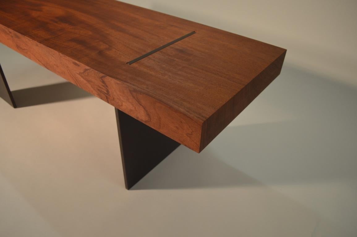 Zeitgenössische minimalistische Bank aus Holz und Stahl von Scott Gordon (Minimalistisch) im Angebot
