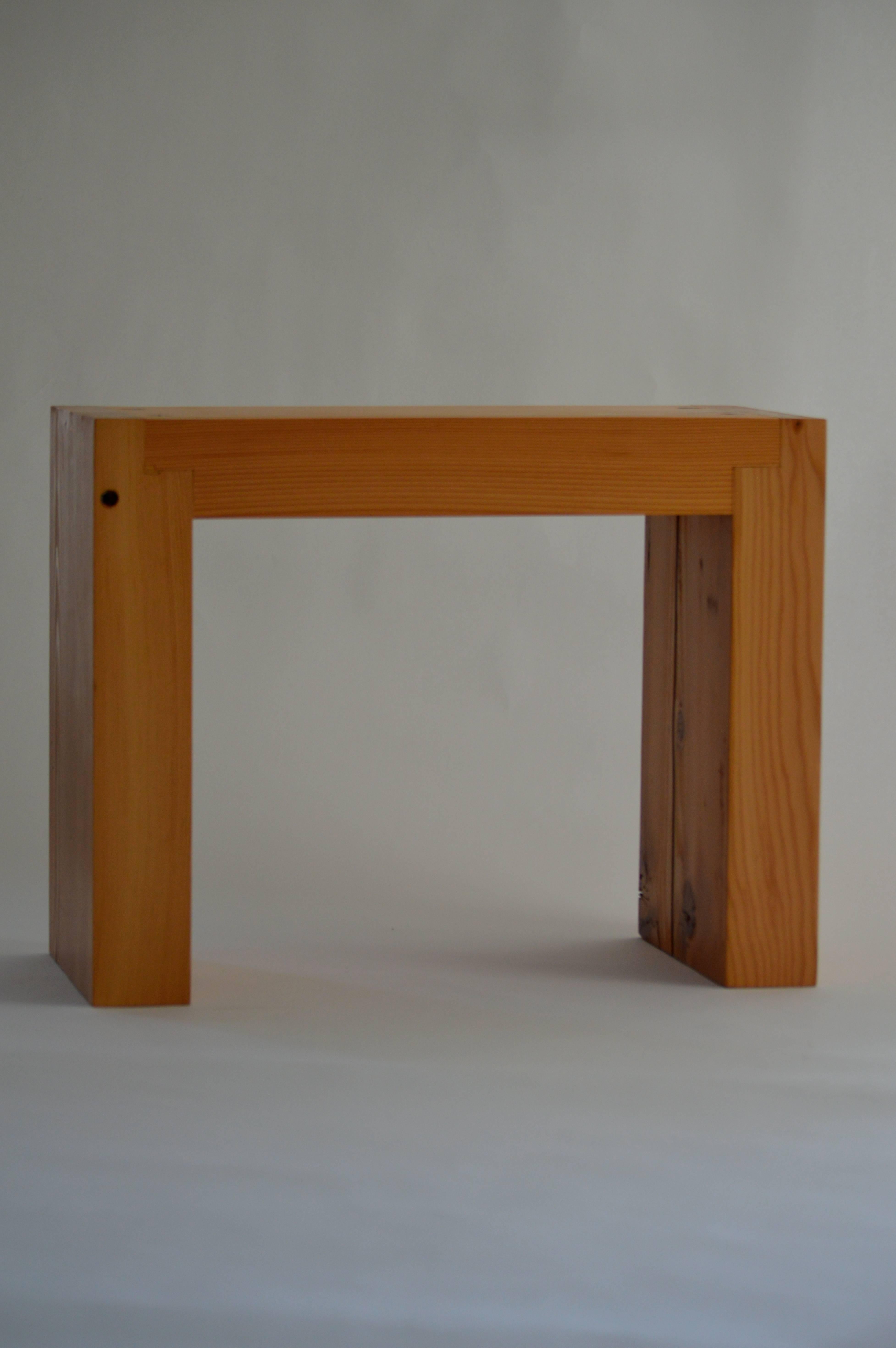 Zeitgenössischer minimalistischer Holzsitz- oder Beistelltisch von Scott Gordon (amerikanisch) im Angebot