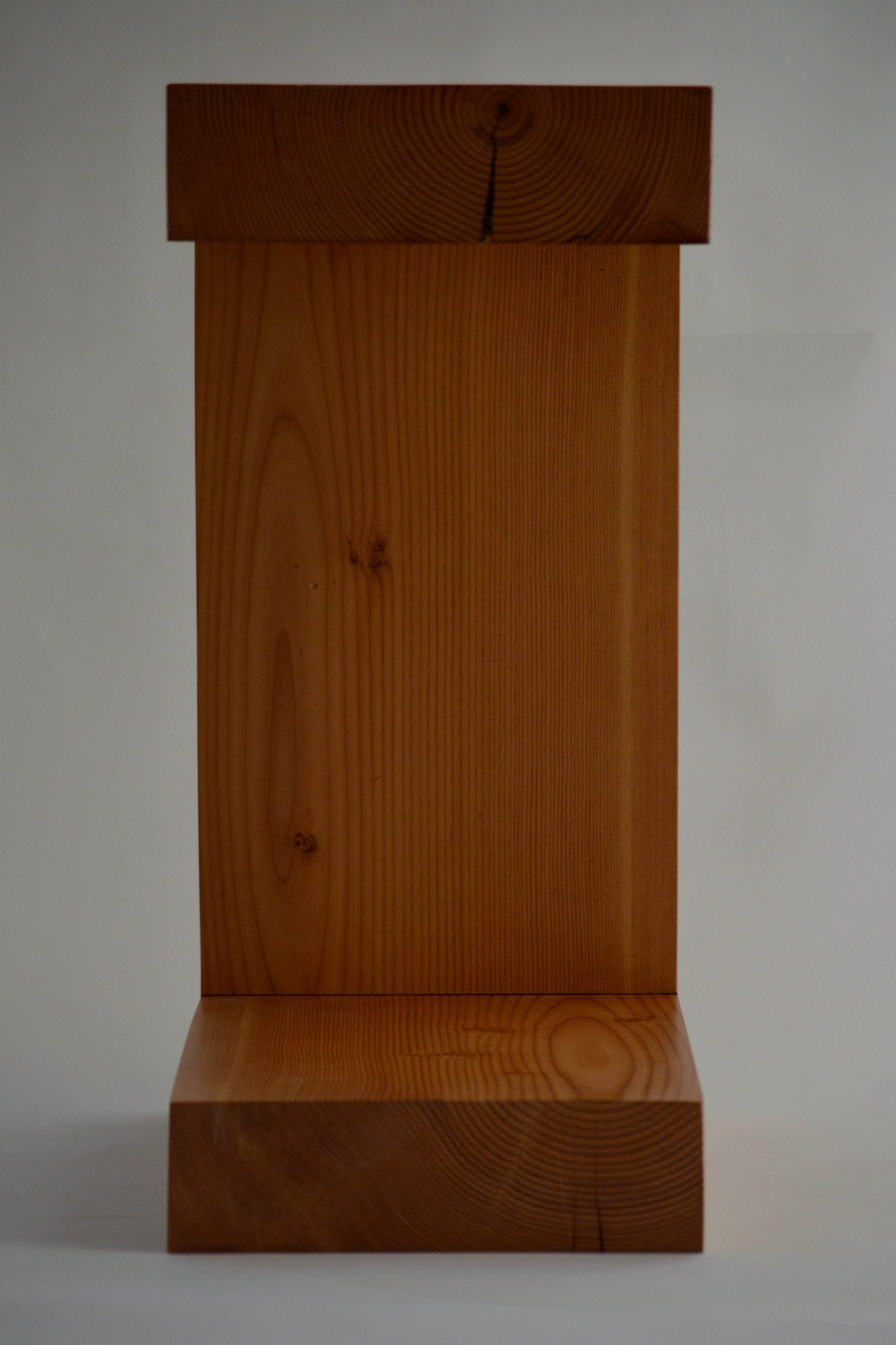 Minimaliste Siège ou table d'appoint contemporaine minimaliste en bois de Scott Gordon, en stock en vente