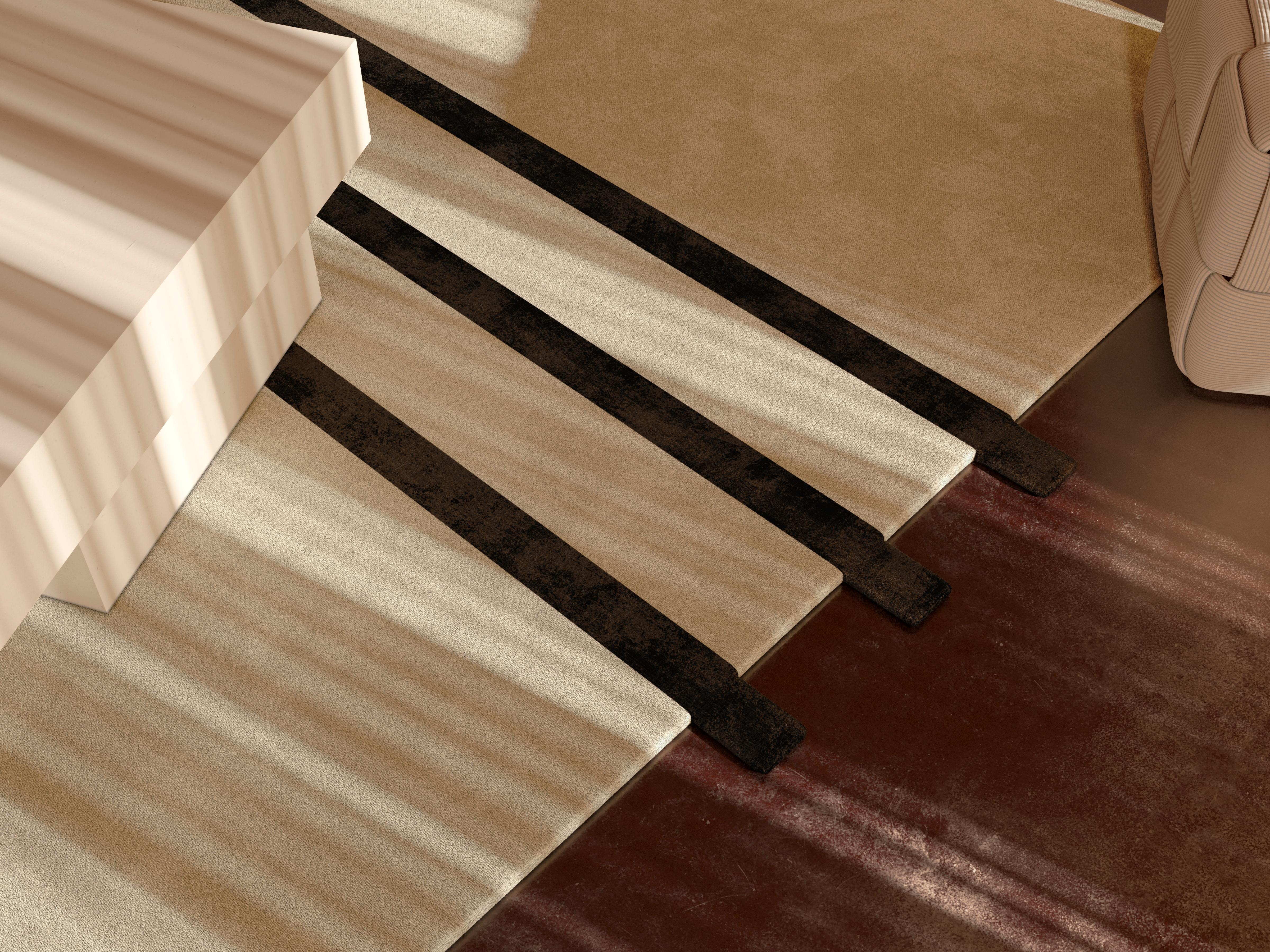 Skandinavischer, maßgefertigter Teppich mit minimalistischem Muster in neutraler Farbe und schwarzen Streifen (Handgefertigt) im Angebot