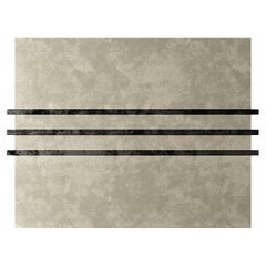 Skandinavischer, maßgefertigter Teppich mit minimalistischem Muster in neutraler Farbe und schwarzen Streifen