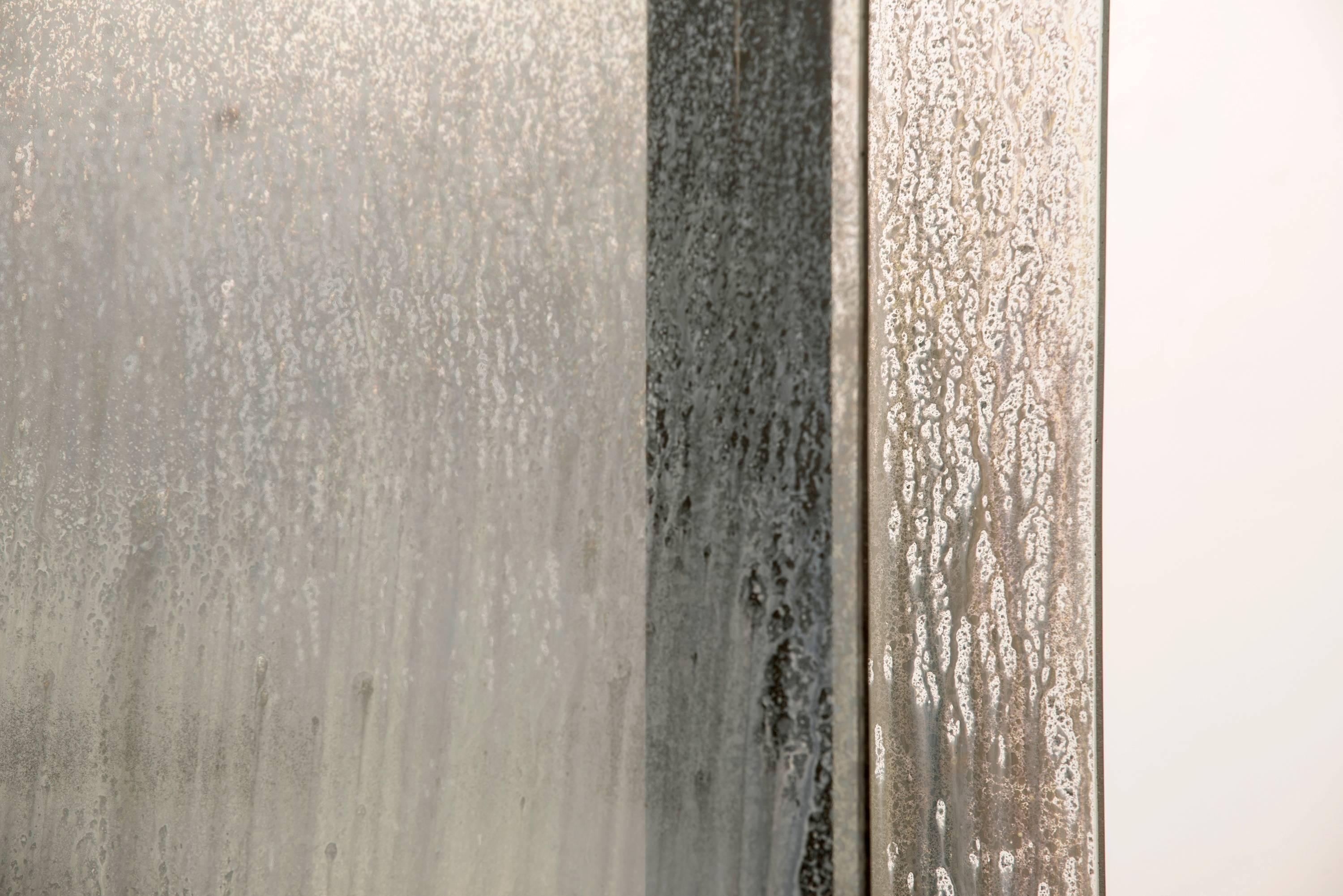 Spiegel „The Rain“ aus Glas und Silber von Gregory Nangle (Stahl) im Angebot