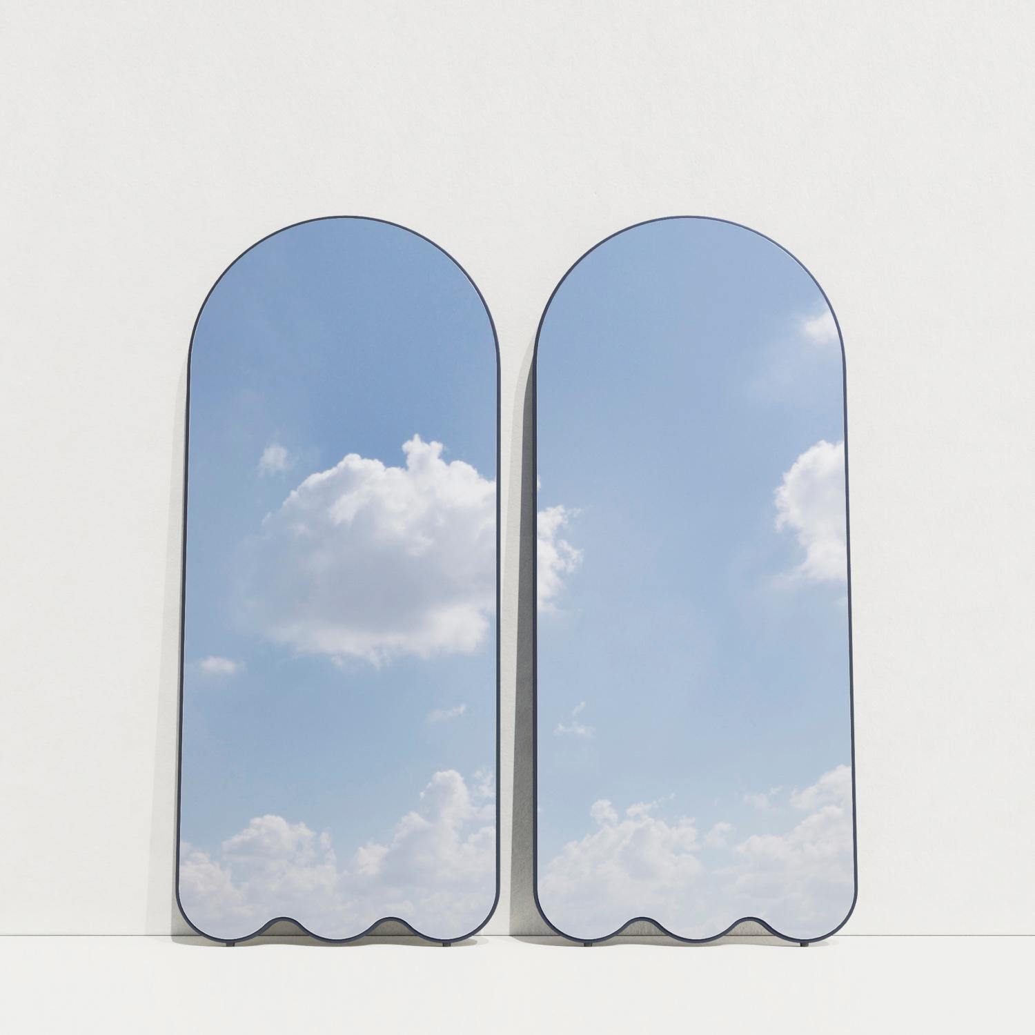 Contemporary spiegel 'Archvyli A3' von Oitoproducts, Blauer Rahmen (Spiegel) im Angebot