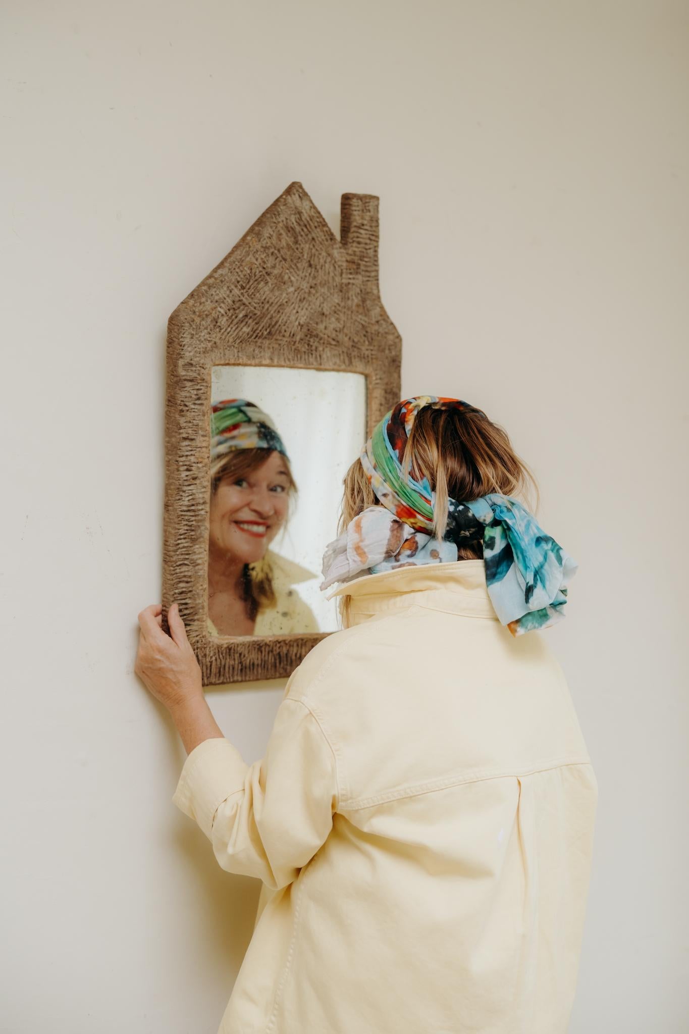 love the work of artist José Esteves, always poetic, always with humour ... 
charming small mirror in the shape of a house ....