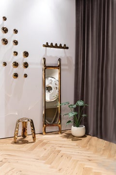 Specchio contemporaneo 'Drab' di Zieta, oro fiammato