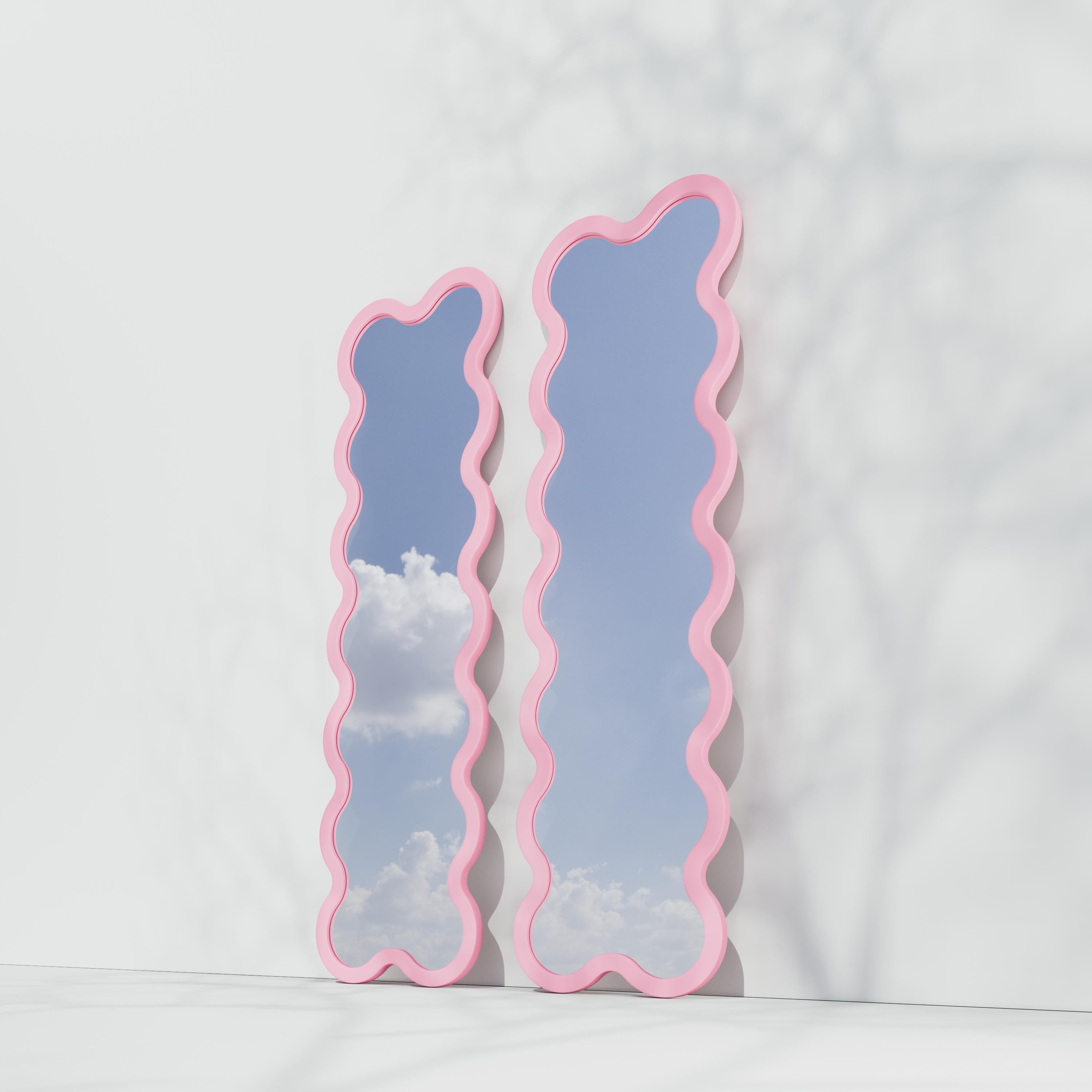 Organique Miroir contemporain 'Hvyli 14' par Oitoproducts, cadre rose clair en vente