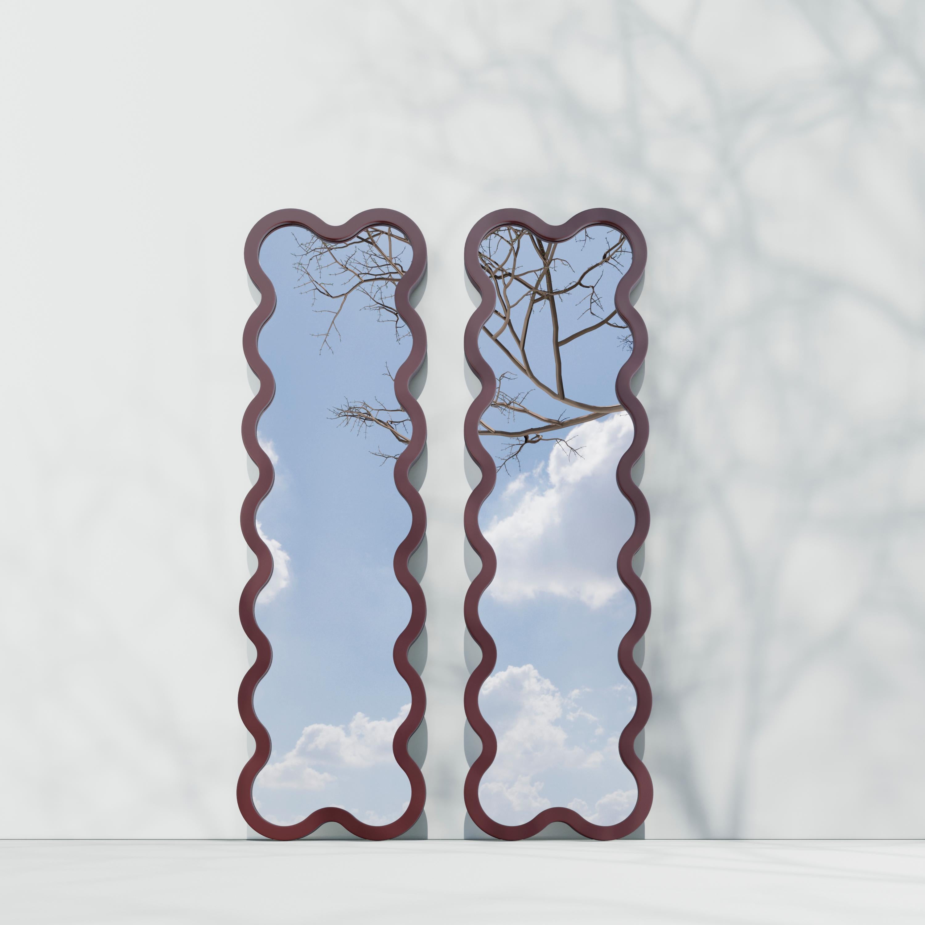 XXIe siècle et contemporain Miroir contemporain 'Hvyli 14' par Oitoproducts, cadre violet en vente