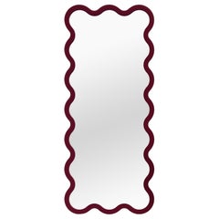 Miroir contemporain 'Hvyli 16' par Oitoproducts, cadre rouge foncé