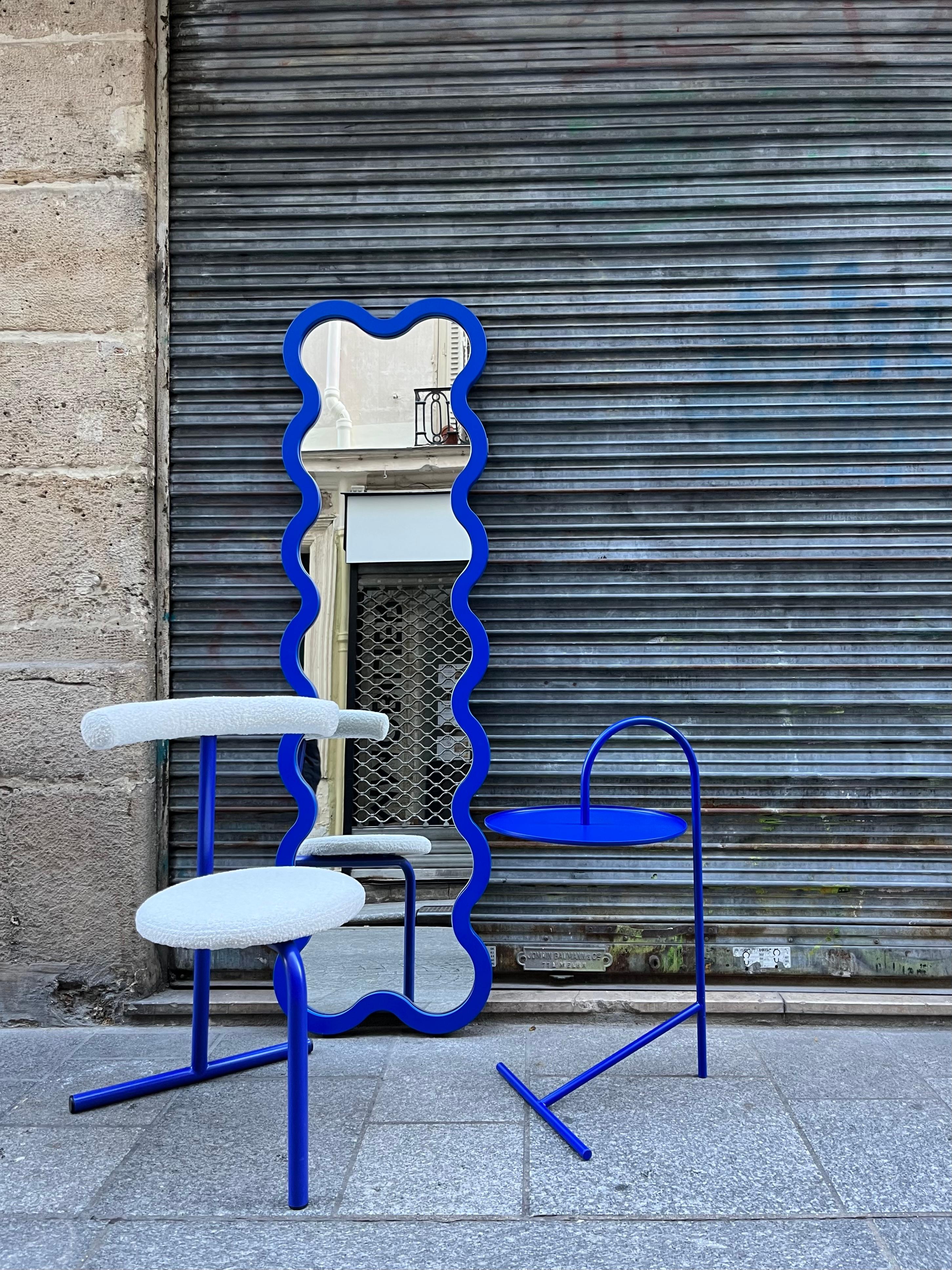 Miroir contemporain 'Hvyli 14' par Oitoproducts, cadre bleu en vente 6