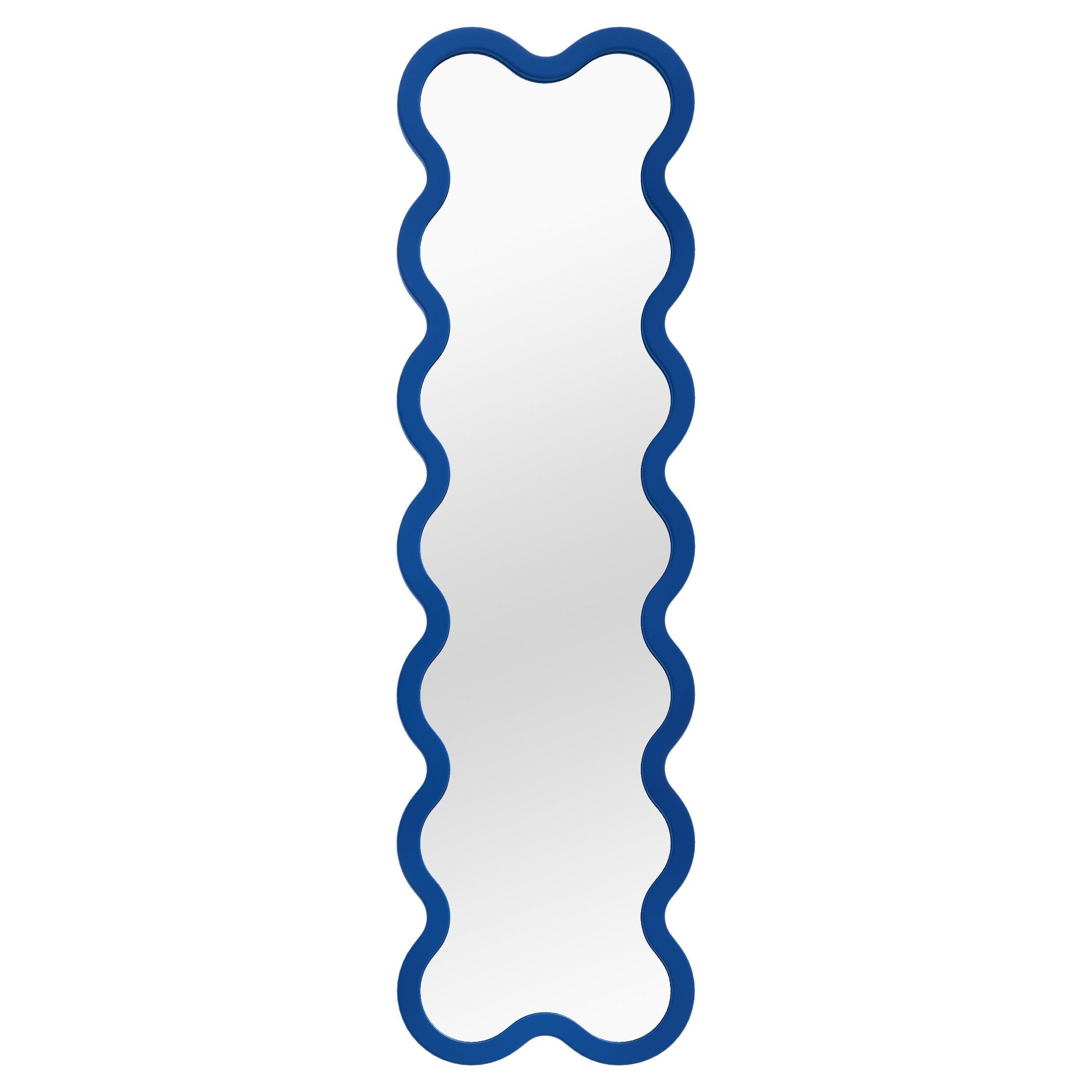 Miroir contemporain 'Hvyli 14' par Oitoproducts, cadre bleu