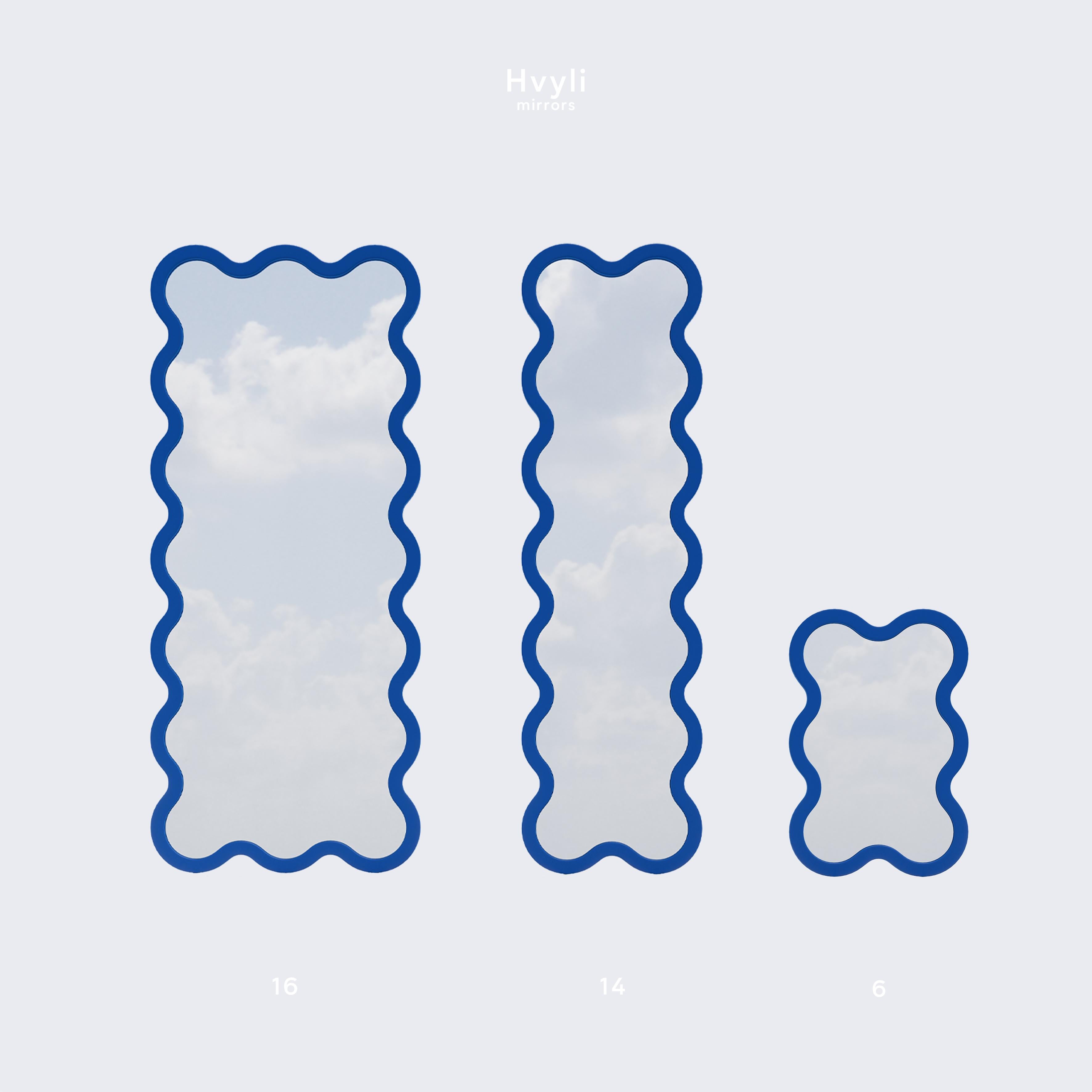 Contemporary spiegel 'Hvyli 16' von Oitoproducts, Blauer Rahmen im Angebot 7