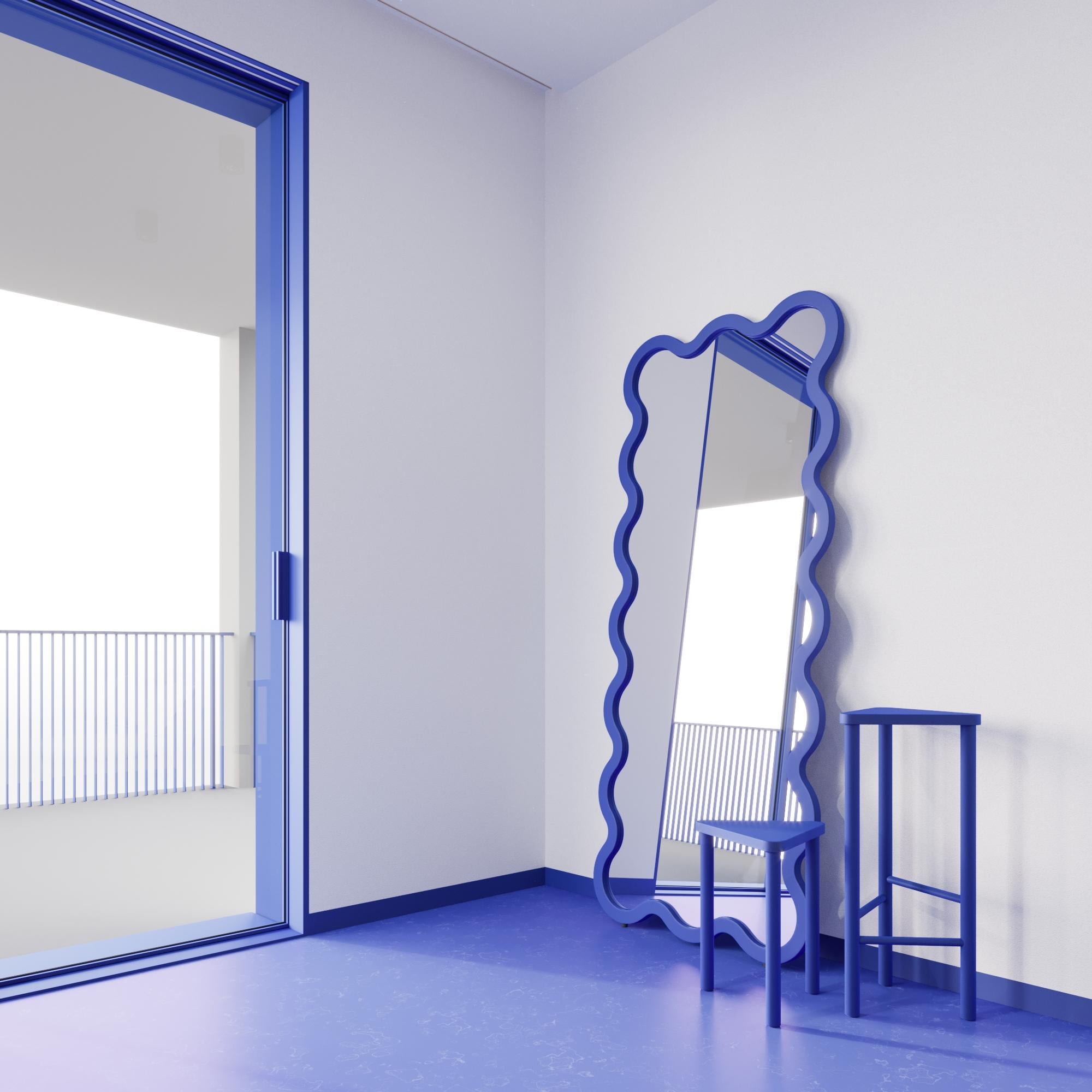 Miroir contemporain 'Hvyli 16' par Oitoproducts, cadre bleu en vente 9