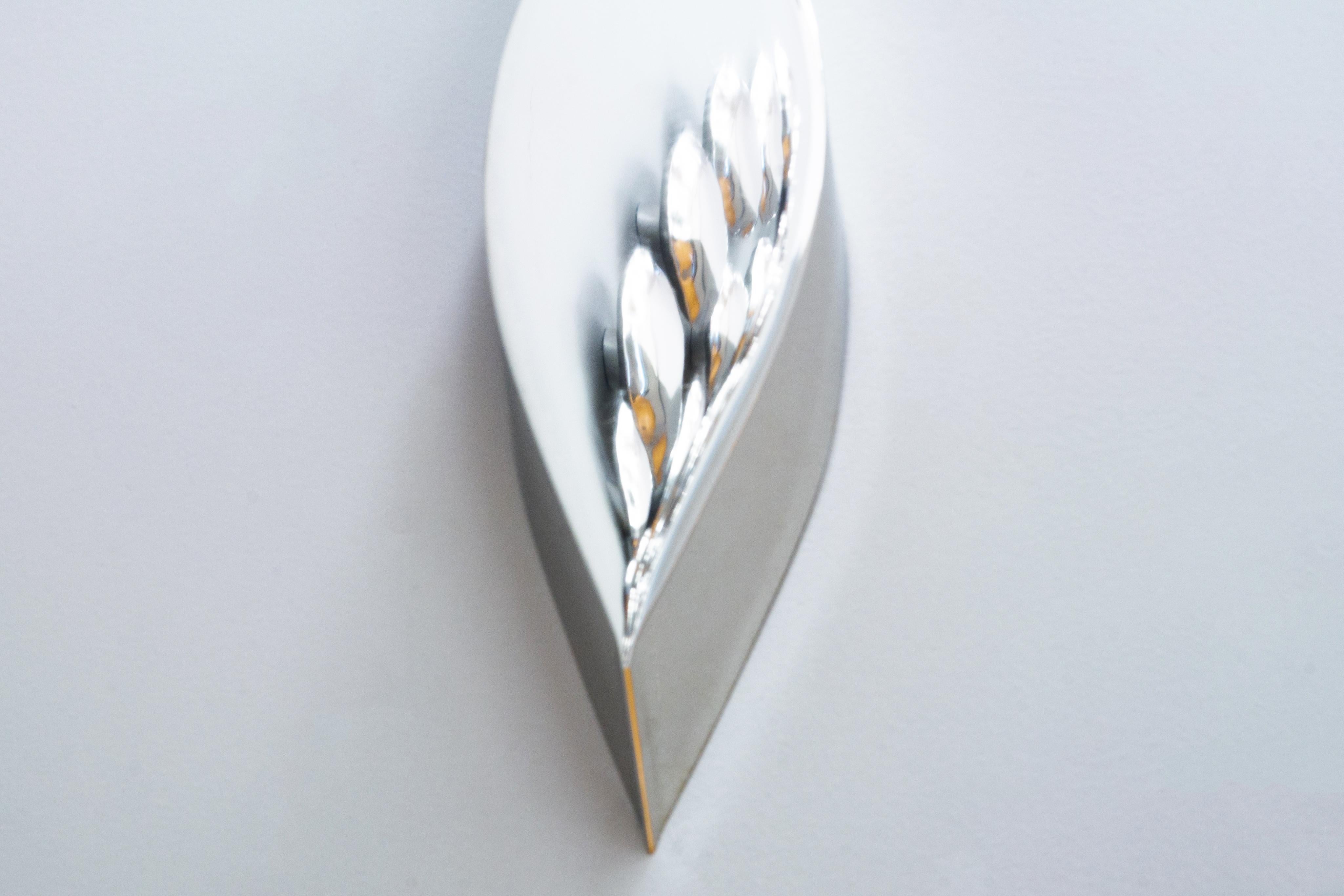 Zeitgenössischer Spiegel „Lezka S“ aus poliertem Edelstahl von Zieta (21. Jahrhundert und zeitgenössisch) im Angebot