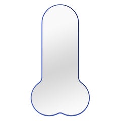 Specchio contemporaneo 'Lovedick 180' di Oitoproducts, cornice blu