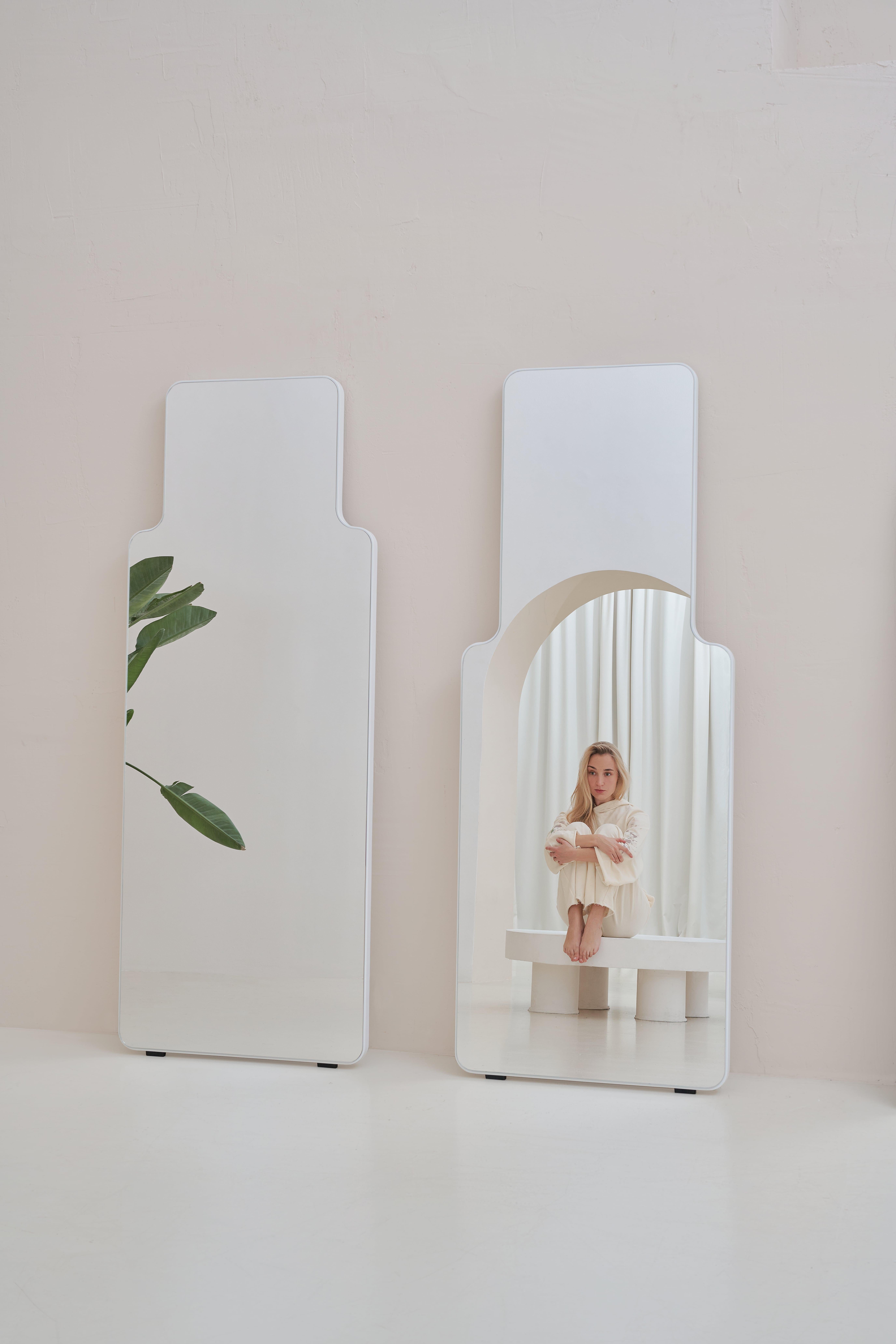 Zeitgenössischer Spiegel „Loveself 02“ von Oitoproducts, blauer Rahmen, 180 cm (Organische Moderne) im Angebot