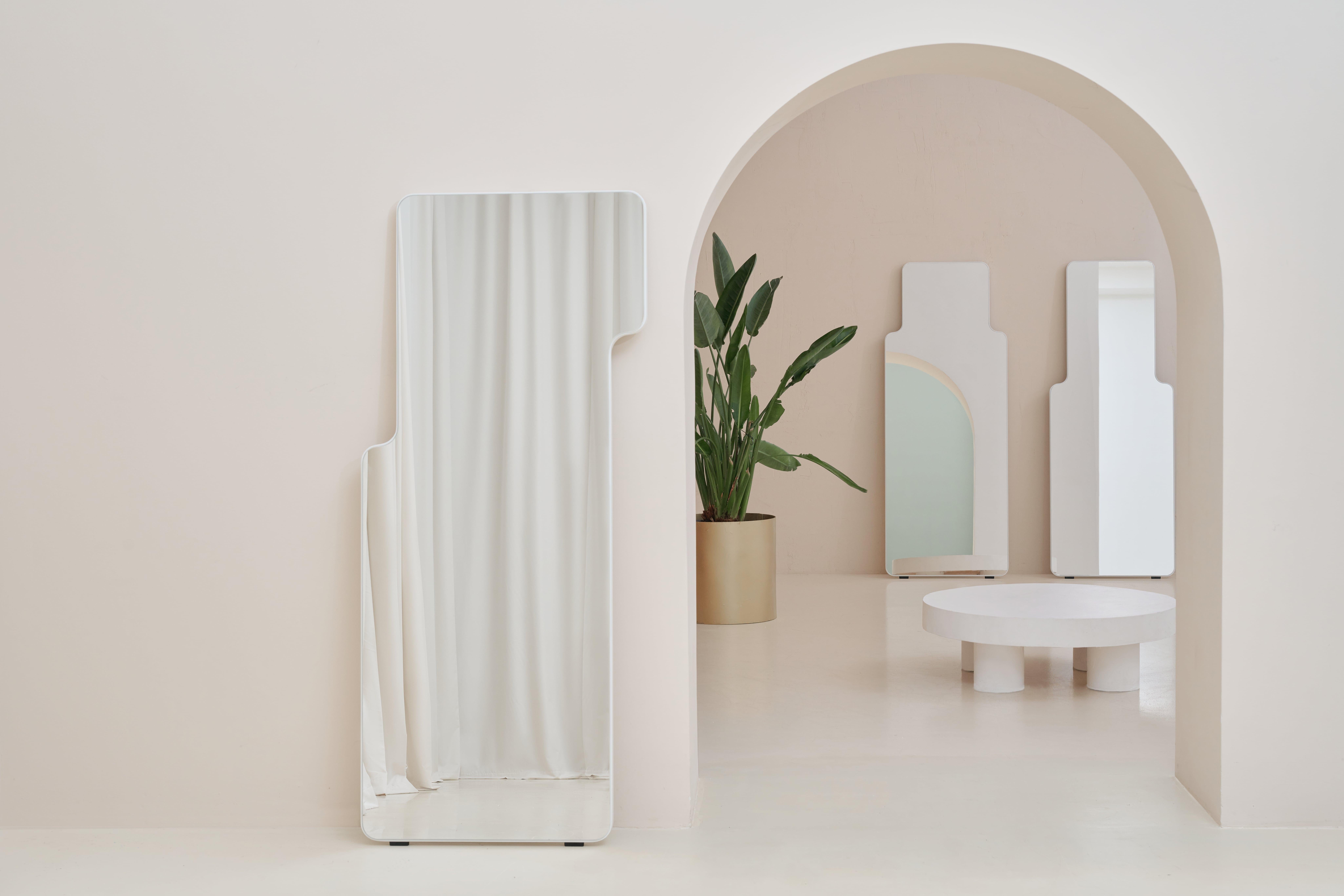 Miroir contemporain 'Loveself 03' par Oitoproducts, cadre bleu en vente 11