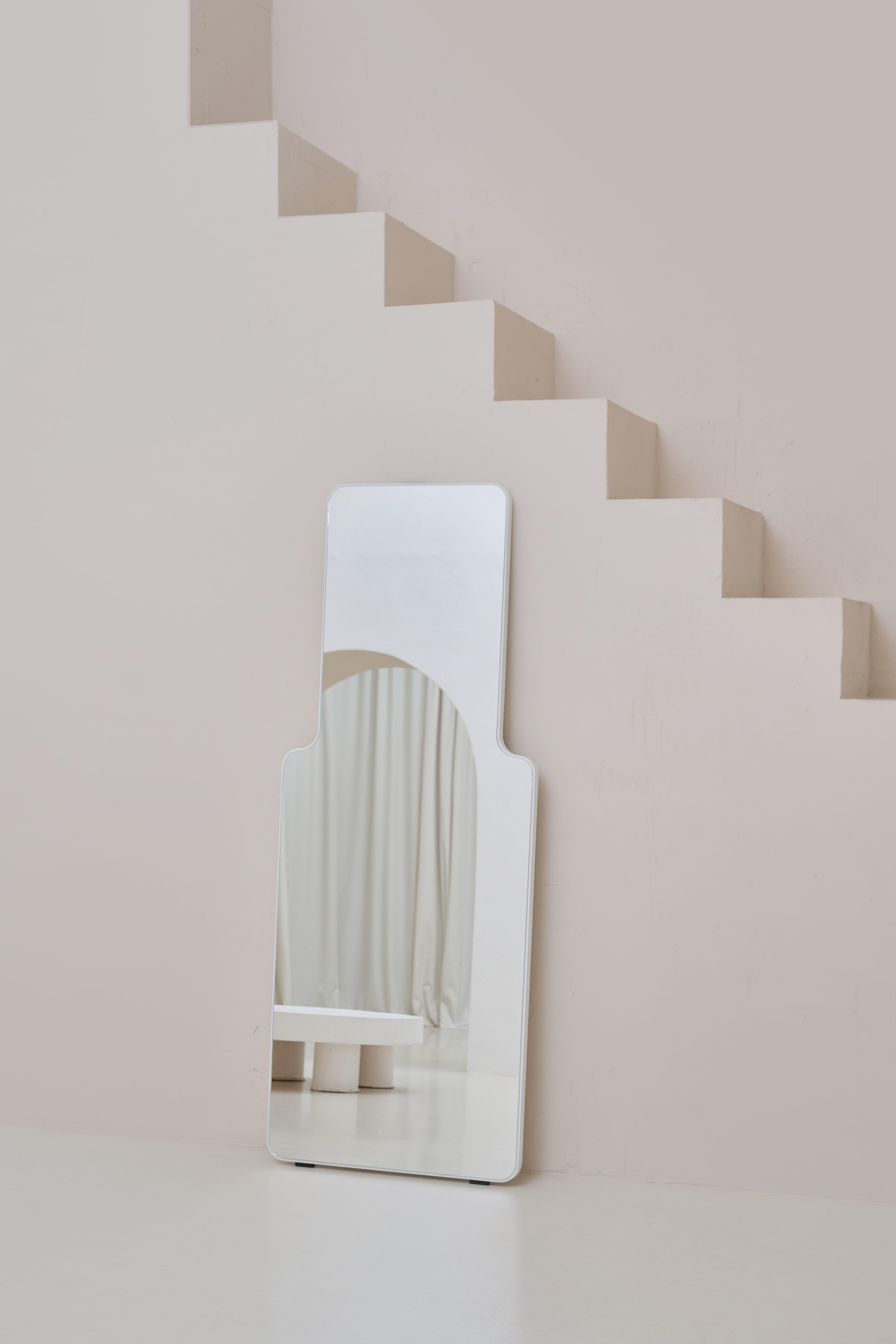 Miroir contemporain 'Loveself 03' par Oitoproducts

Dimensions :
L 70 cm x H 180 cm x P 4 cm
L 27,5 in x H 71 in x D 1,3 in

MATERIAL : Peinture écologique à l'eau MDF, miroir en verre argenté, pieds en caoutchouc spécial.

À propos