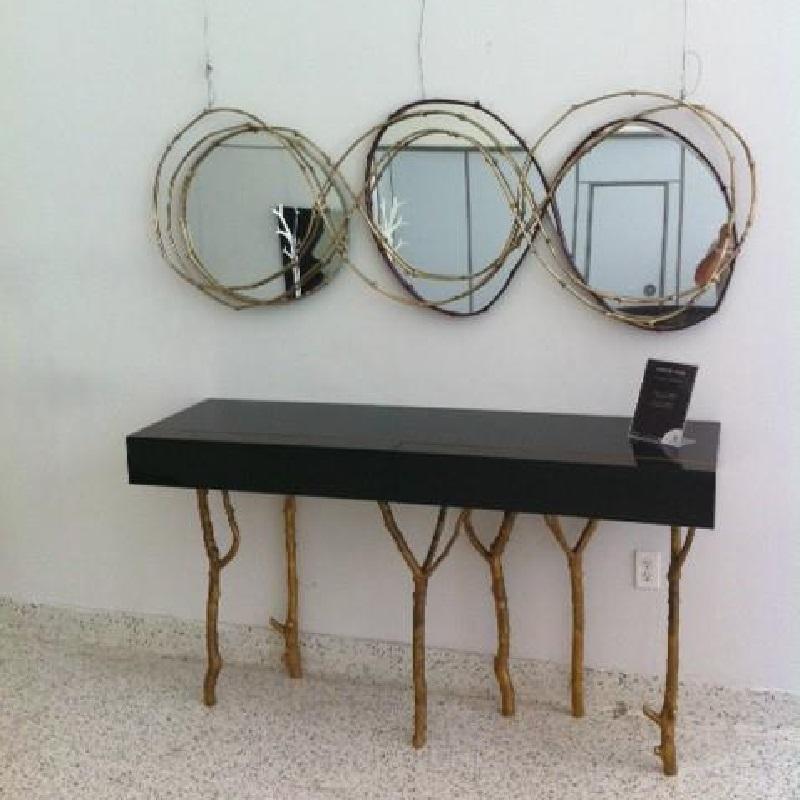 Miroir contemporain composé d'un cadre à trois arcs en laiton coulé Neuf - En vente à NEW YORK, NY