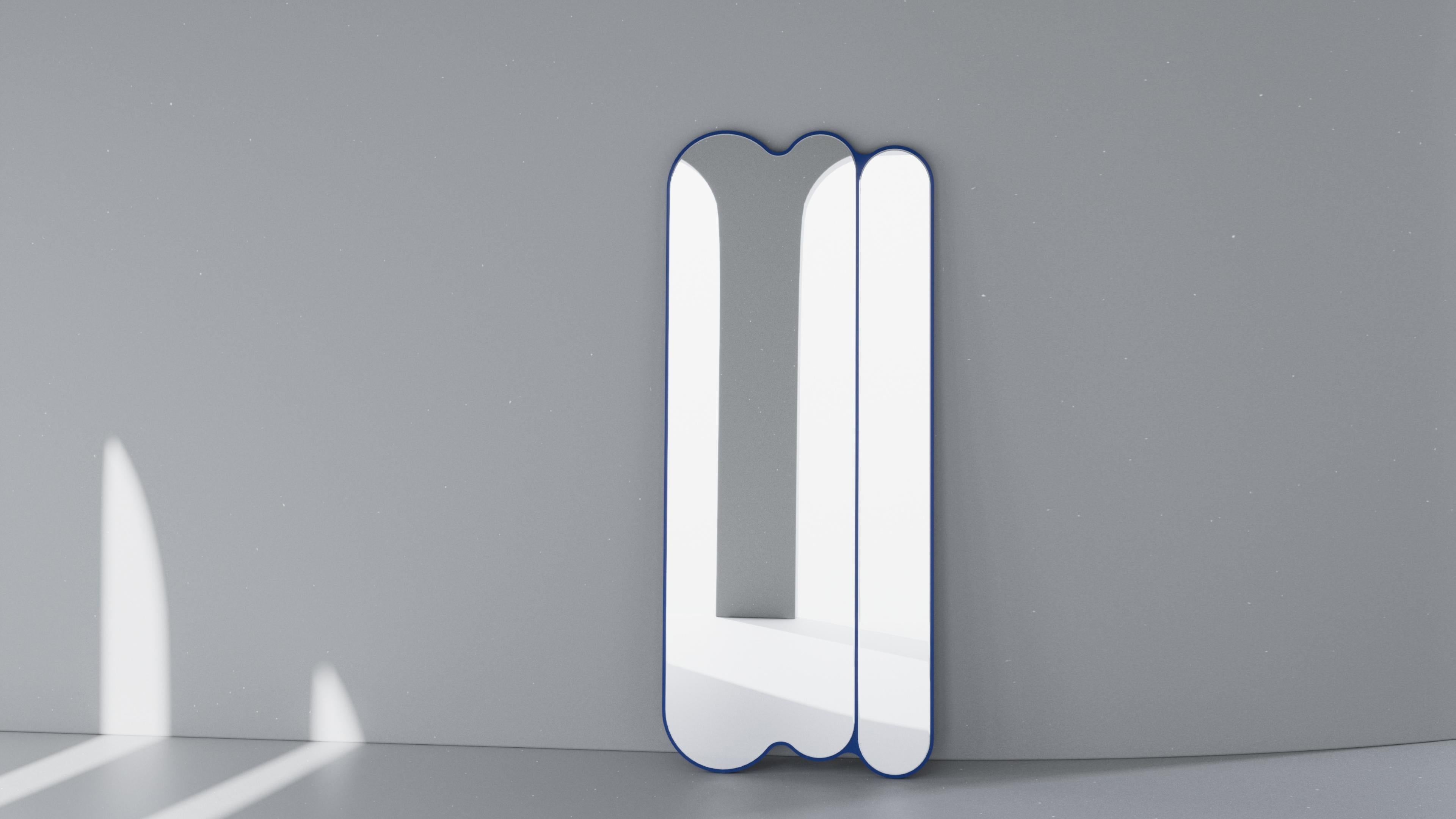 Miroir contemporain 'Pancakes H5+2' par Oitoproducts, cadre bleu en vente 11