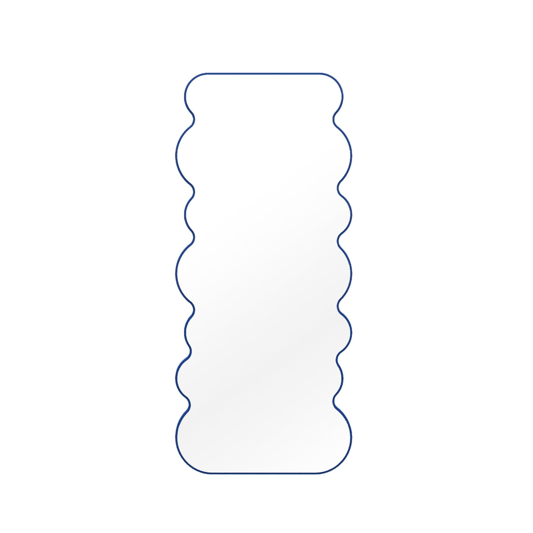 Specchio contemporaneo 'Pancakes H7' di Oitoproducts, cornice blu

Dimensioni:
H. 180 x L. 80 x P. 3,5 cm
H. H. 71 x L. 31,5 x P. 1,3