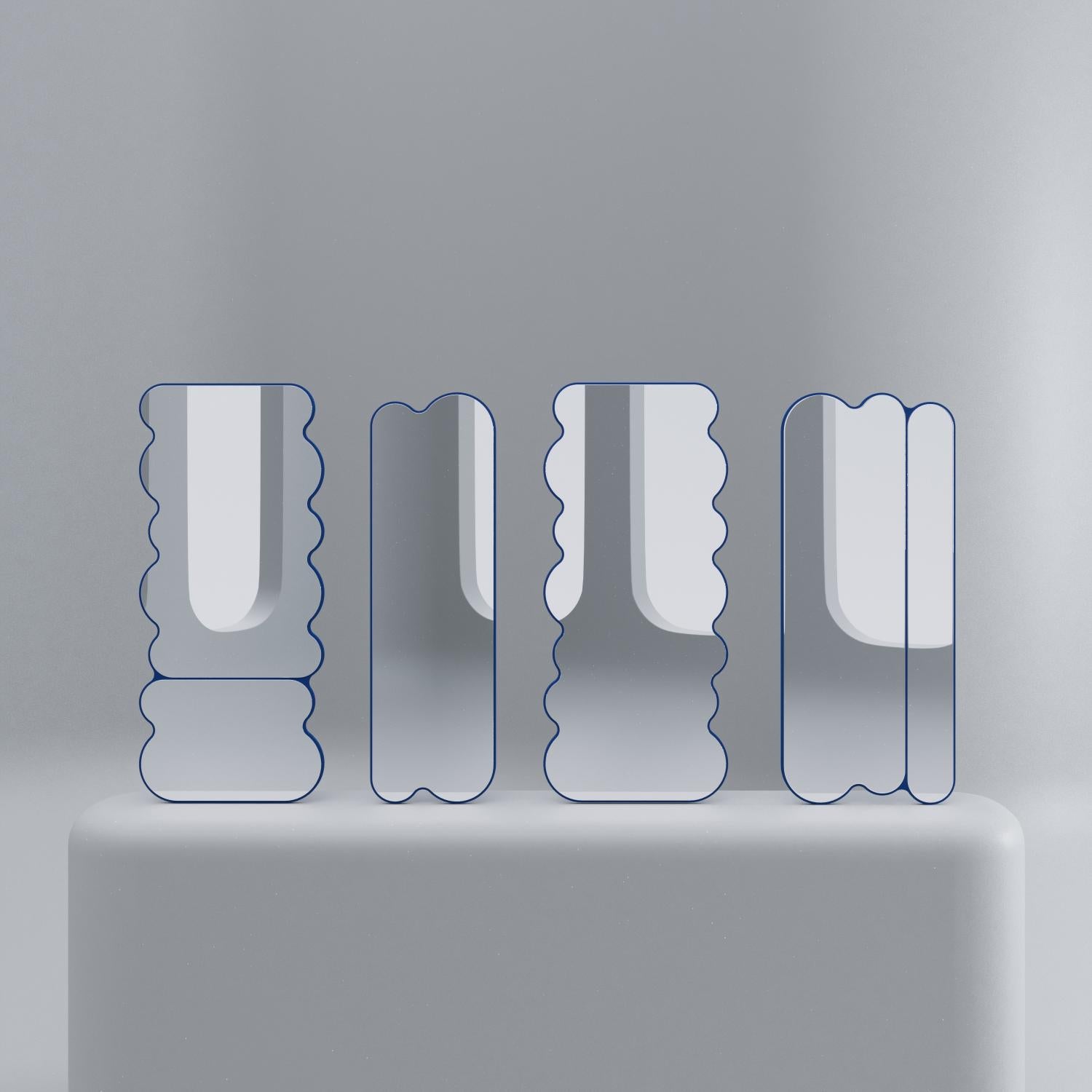 Miroir contemporain 'Pancakes V2+1' par Oitoproducts, cadre bleu en vente 4
