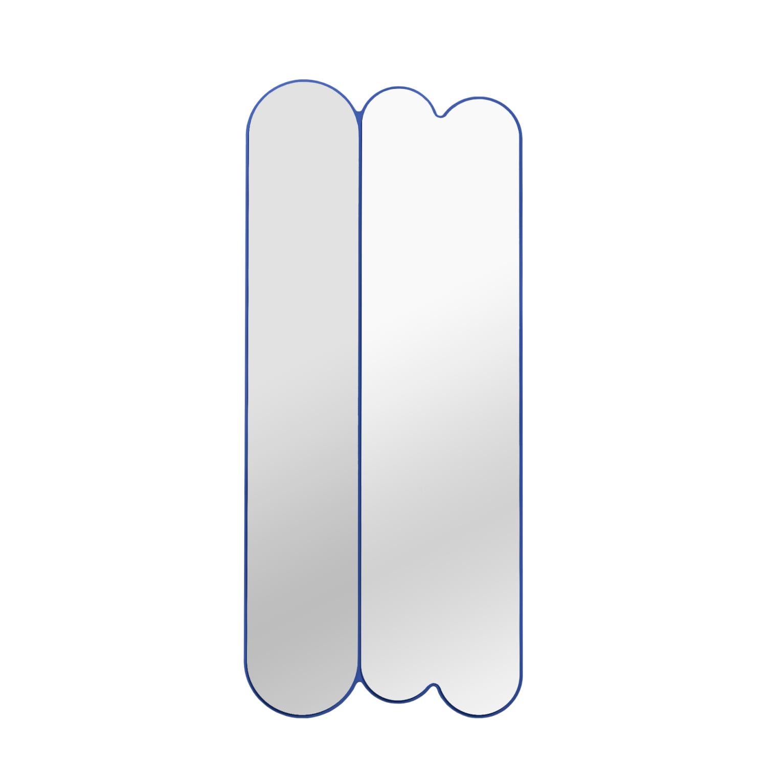 Miroir contemporain 'Pancakes V2+1' par Oitoproducts, cadre bleu

Dimensions :
H 180 x L 76 x P 3,5 cm
H 71 x L 29,9 x P 1,3 in

MATERIAL : Peinture écologique à l'eau MDF, miroir en verre argenté, pieds en caoutchouc spécial.

Voici la collection