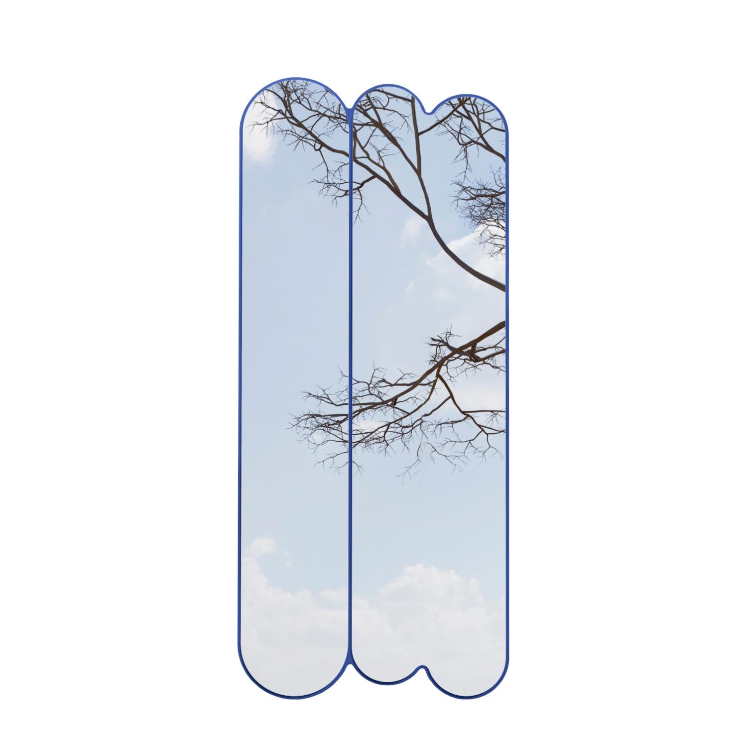 Ukrainien Miroir contemporain 'Pancakes V2+1' par Oitoproducts, cadre bleu en vente