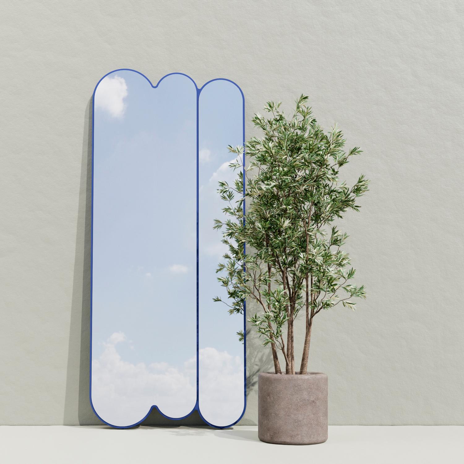 XXIe siècle et contemporain Miroir contemporain 'Pancakes V2+1' par Oitoproducts, cadre bleu en vente
